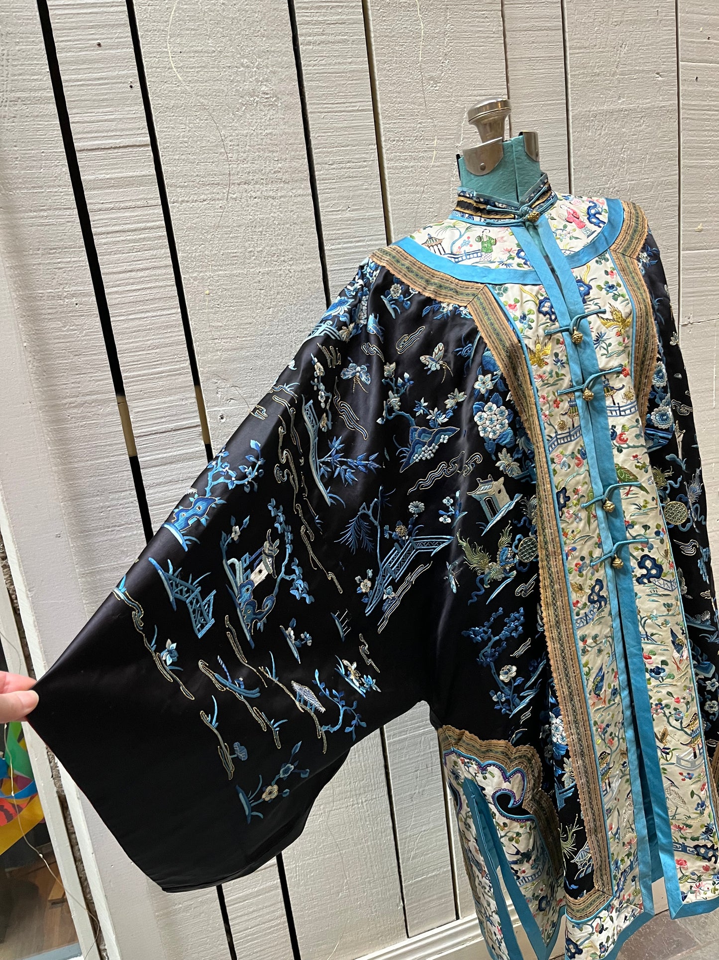 Rare Fine Antique Qing Dynasty Silk Embroidered Robe Kimono