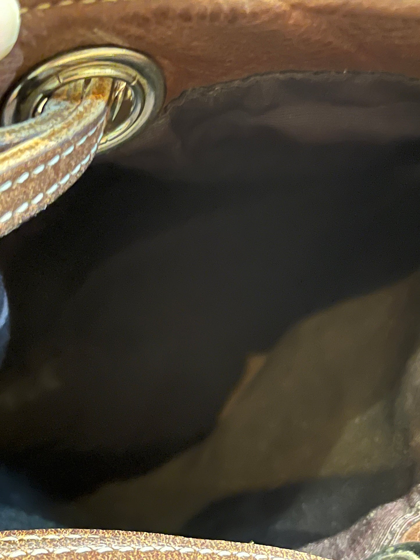 Vintage Roots brown leather crossbody/ knapsack, with two shoulder straps which can we worn as a knapsack or unclipped and worn as a cross body bag, one outer zip pocket and one main inner compartment.