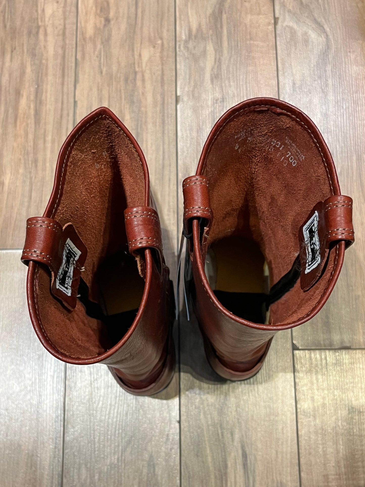 Frye 12R Harness boots in cognac colour with chisel toe, full grain leather upper and synthetic soles. New with tags Made in USA Size 6 US Women, Medium width