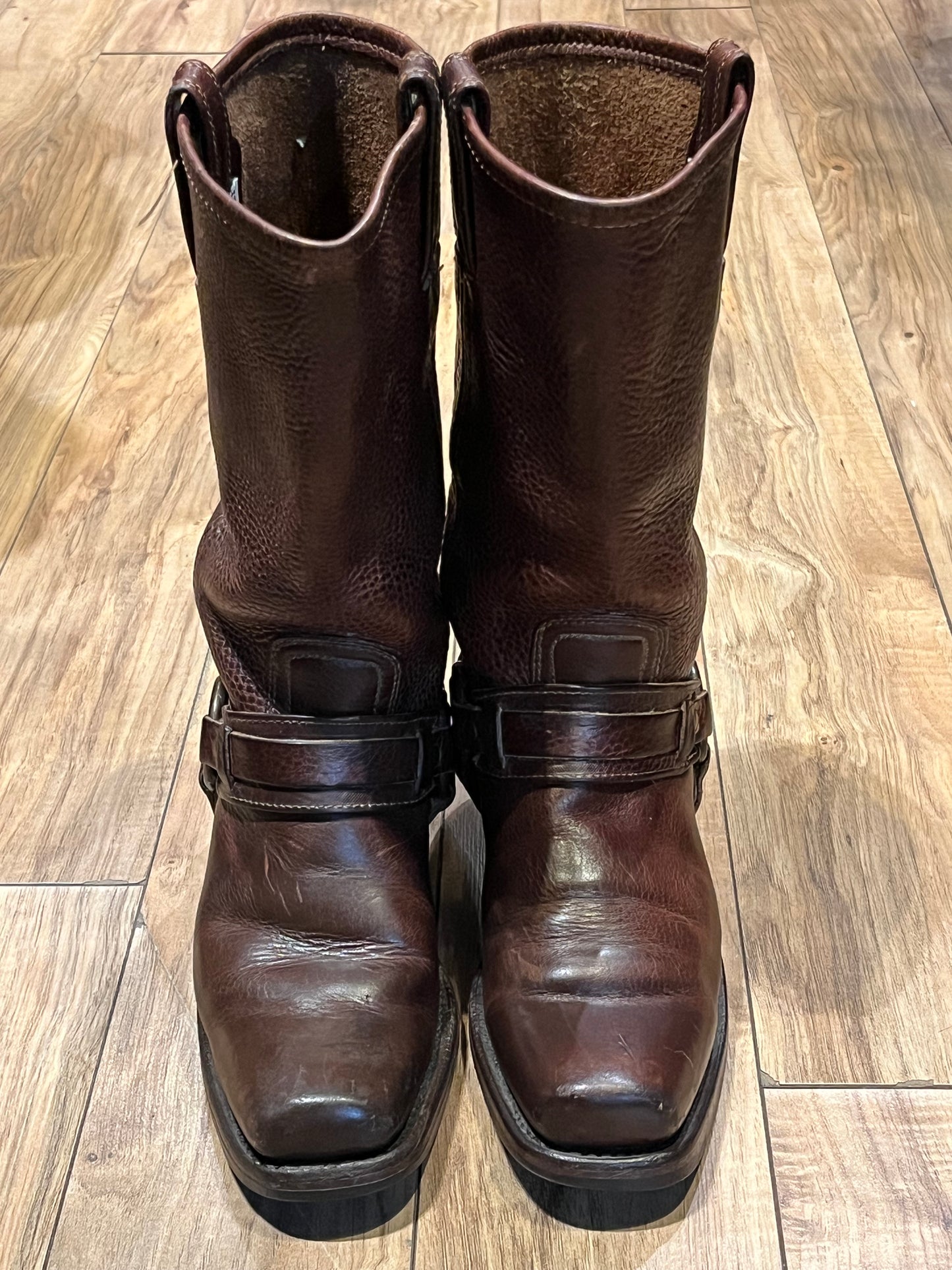 Vintage Frye brown harness boots with chisel toe, full grain leather upper and synthetic sole. Made in USA Size 7.5 US Women
