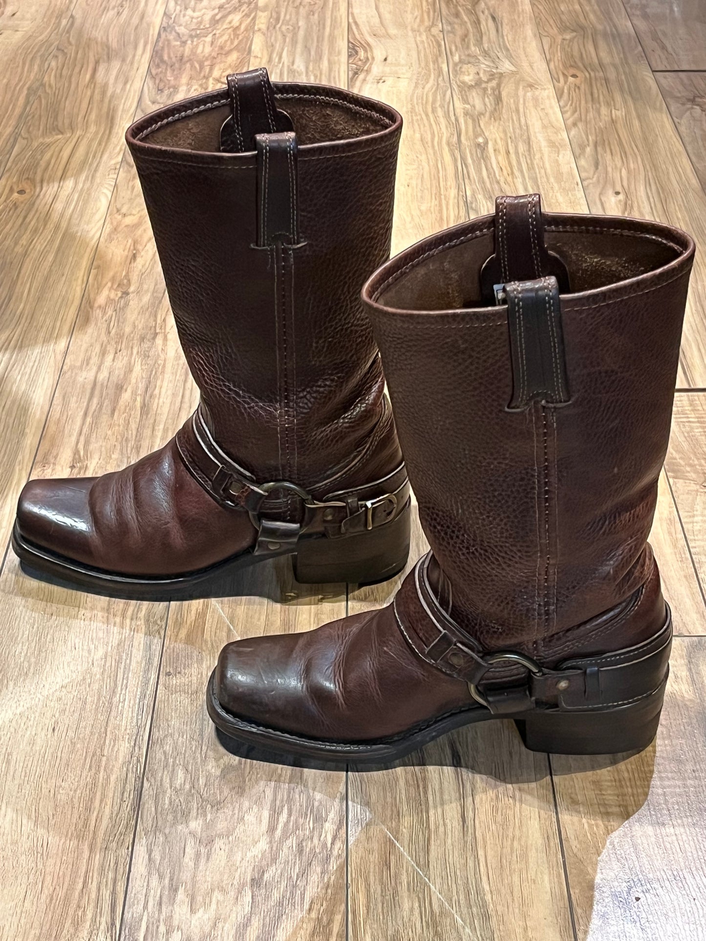 Vintage Frye brown harness boots with chisel toe, full grain leather upper and synthetic sole. Made in USA Size 7.5 US Women
