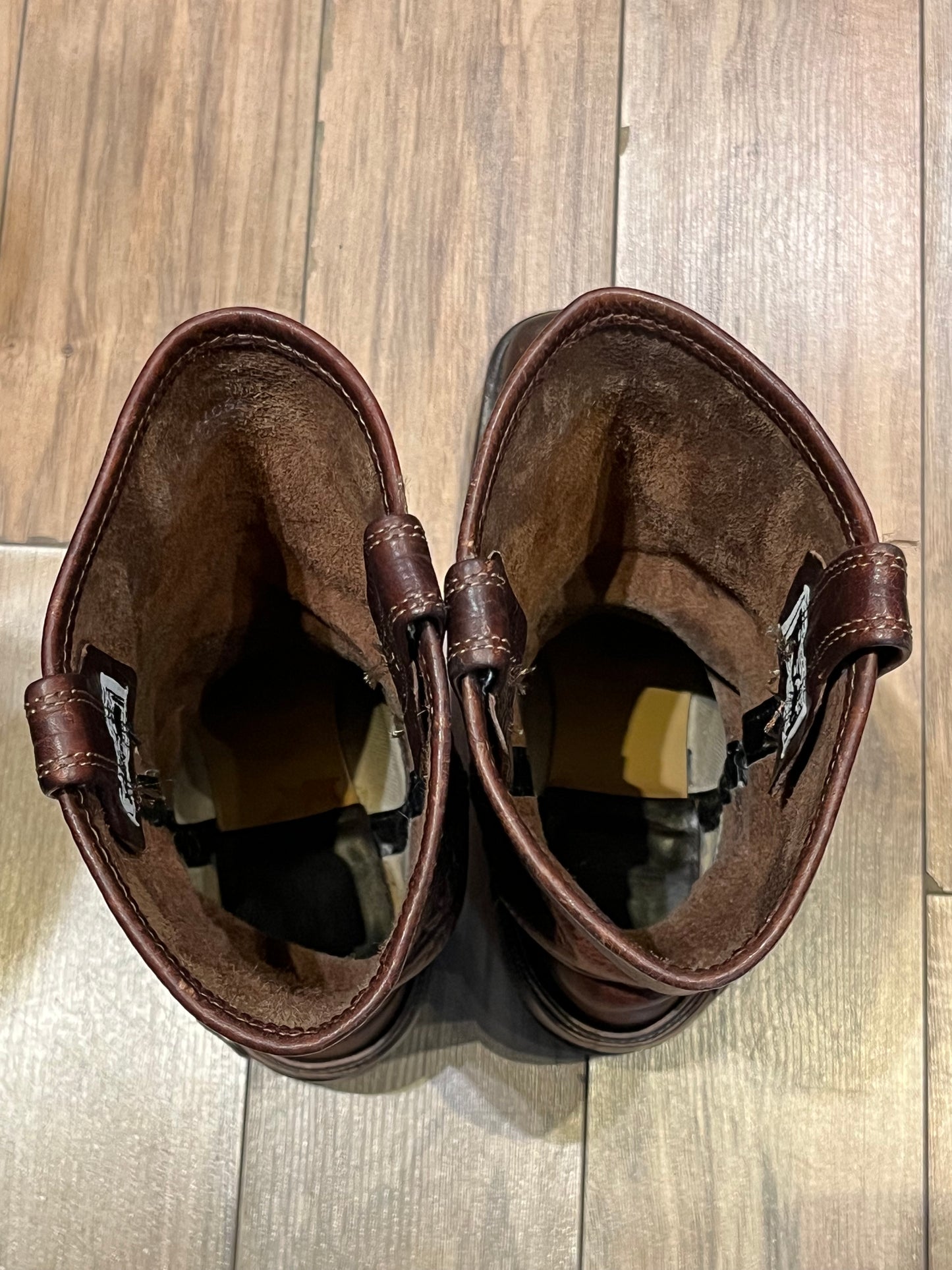 Vintage Frye brown harness boots with chisel toe, full grain leather upper and synthetic sole. Made in USA Size 7.5 US Women
