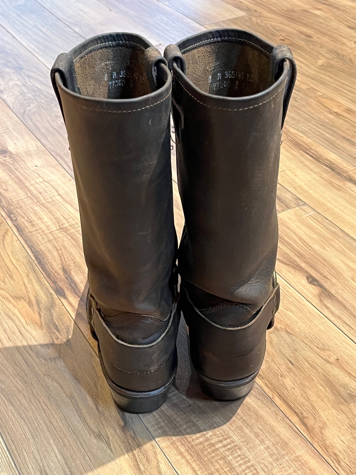 Vintage Frye harness boots in brown with chisel toe, full grain leather upper and synthetic sole. made in USA Size 8 US Women