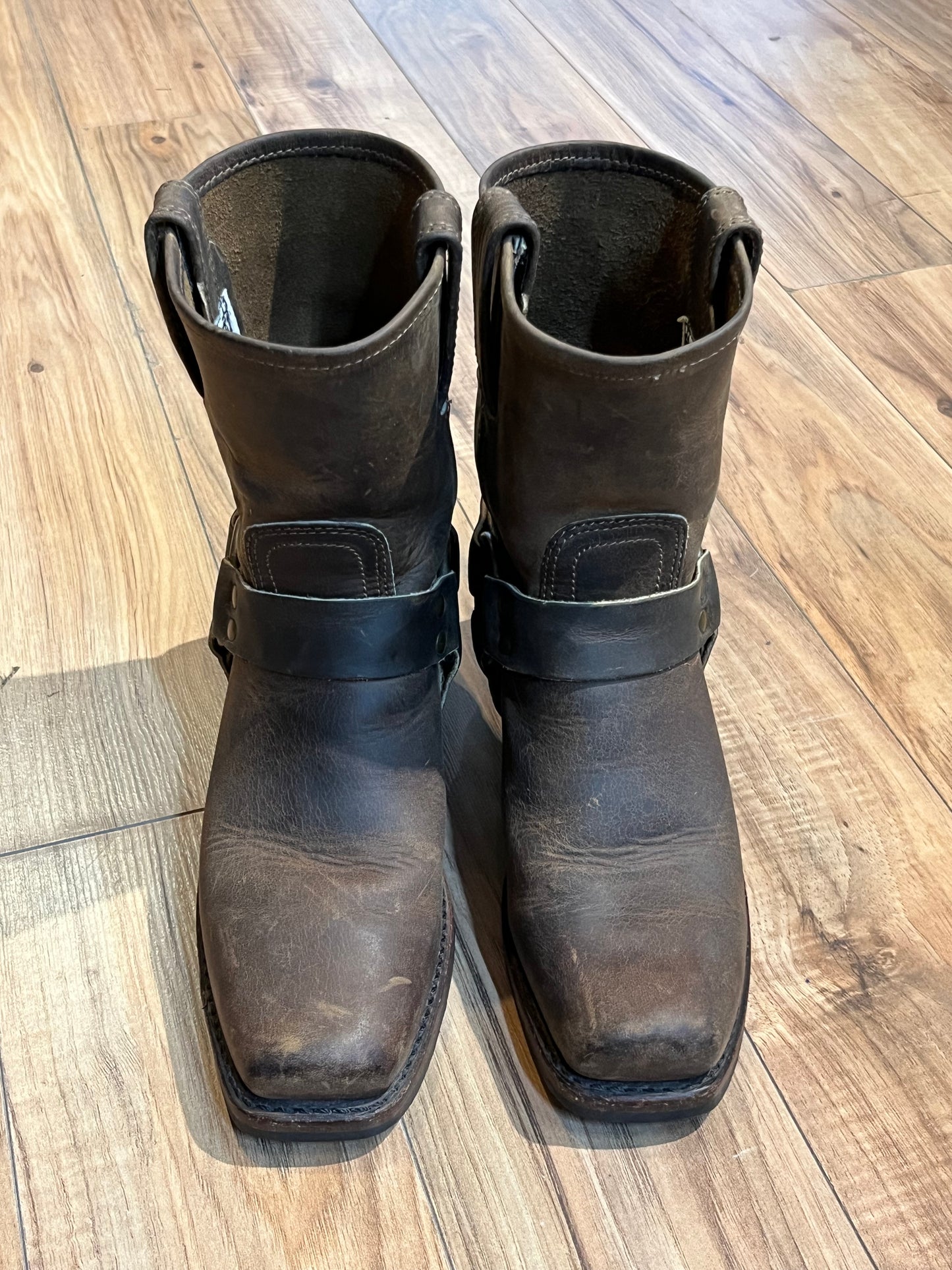 Vintage Frye ankle harness boots with chisel toe, full grain leather upper and synthetic sole. Made in USA Size 6 US women