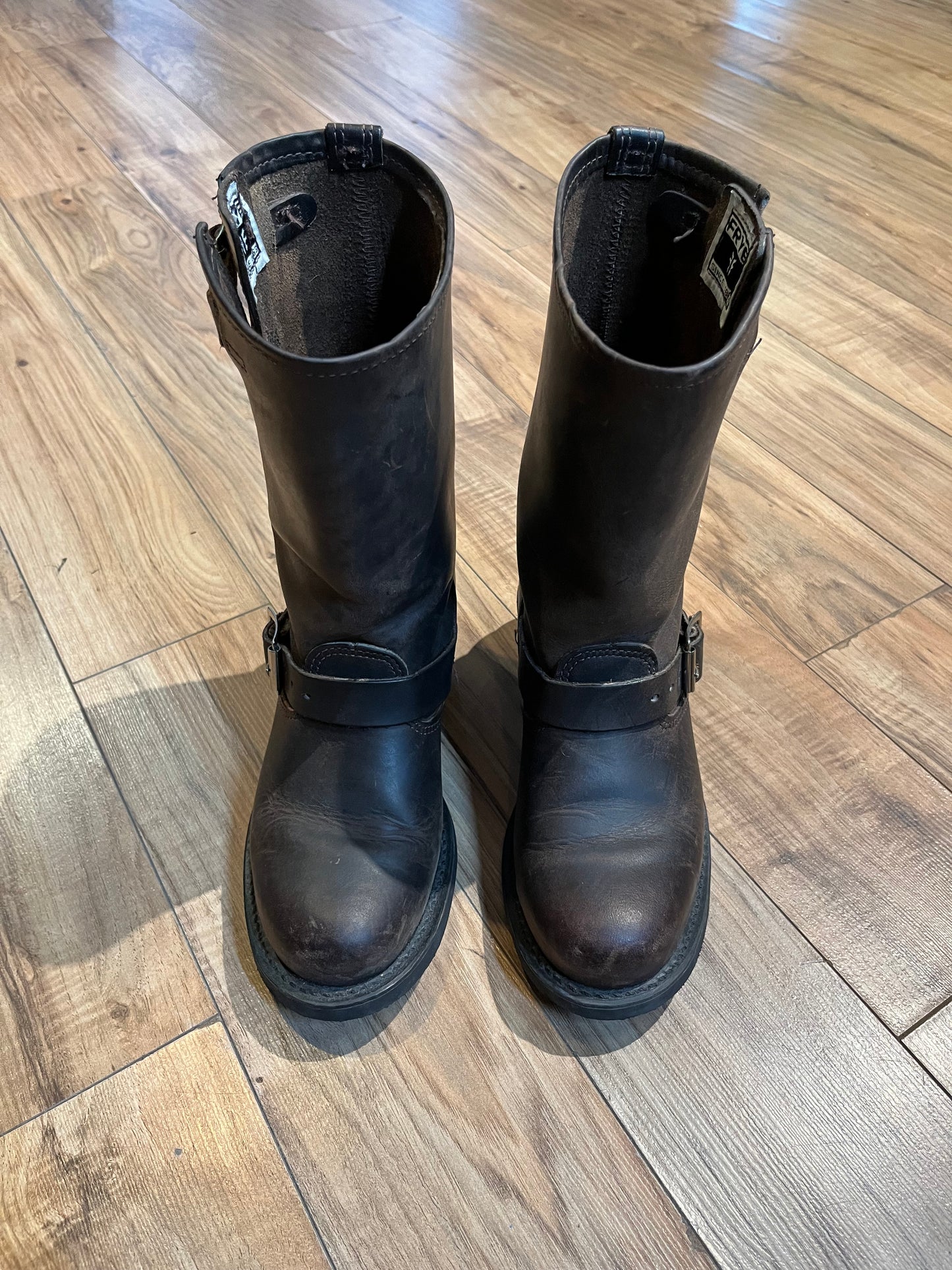Vintage Frye Engineer Boots with round toe, full grain leather upper and synthetic sole. Made in USA Size 6.5 Womens