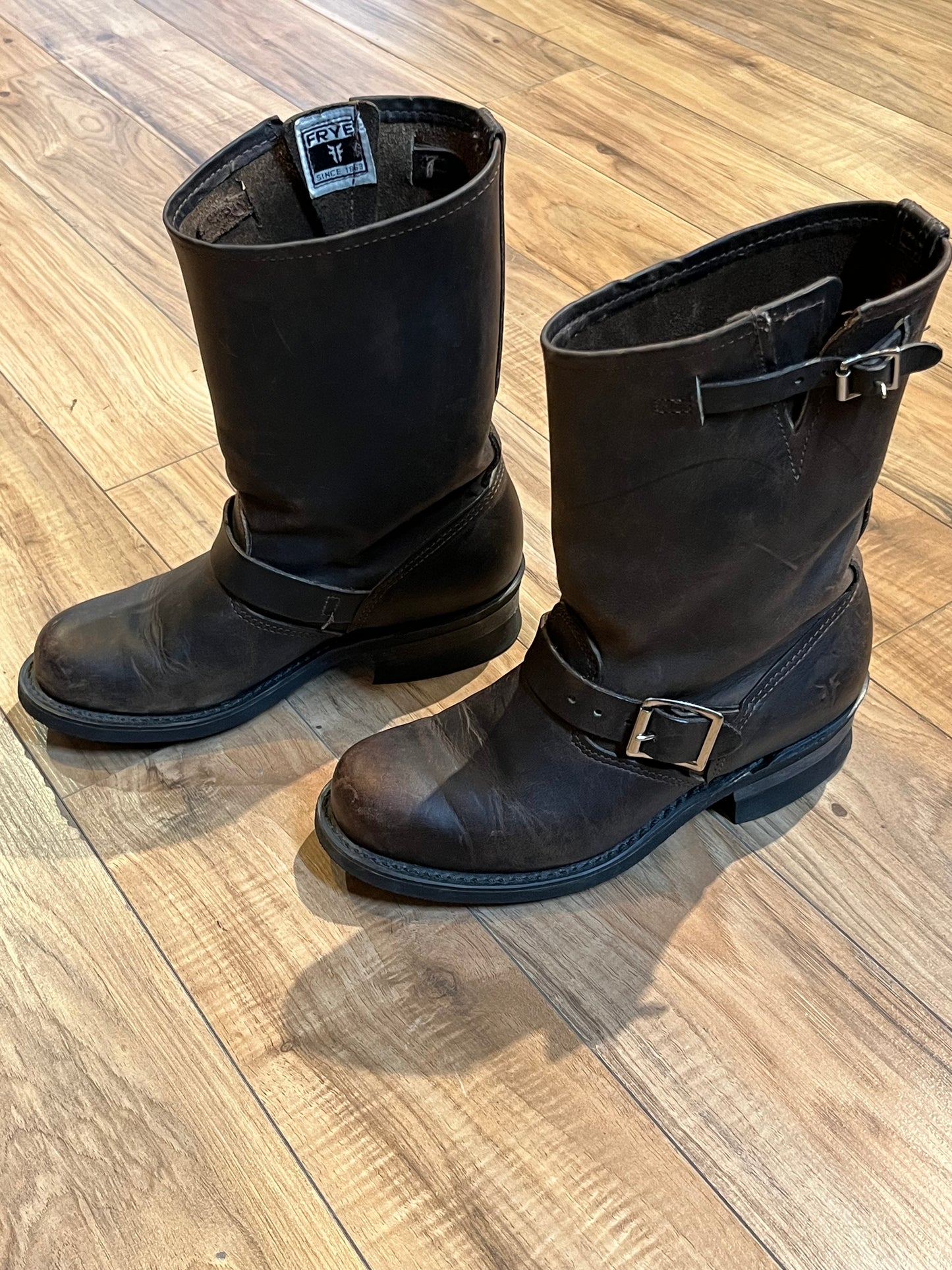 Vintage Frye Engineer Boots with round toe, full grain leather upper and synthetic sole. Made in USA Size 6.5 Womens