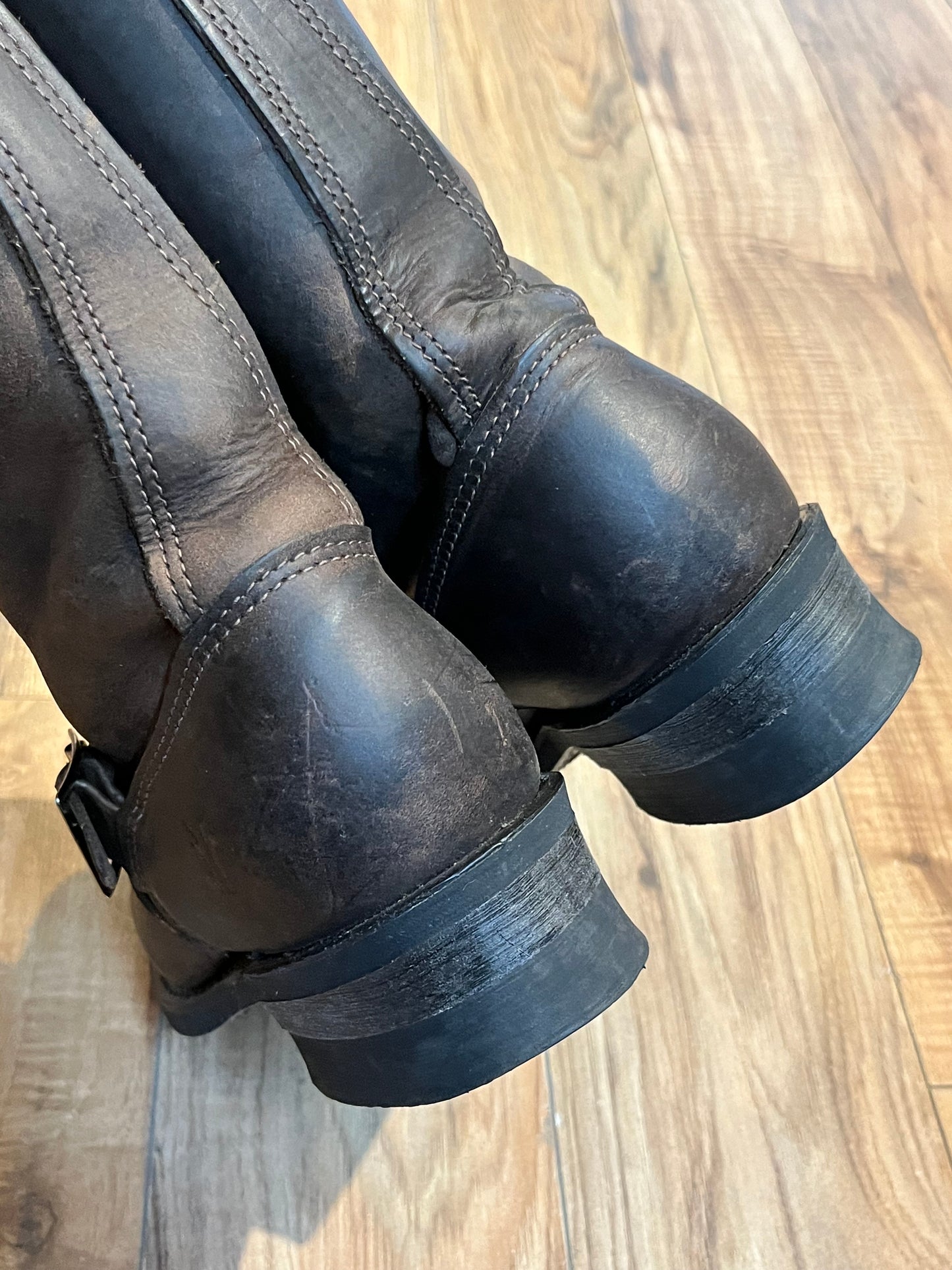 Vintage Frye Engineer Boots with round toe, full grain leather upper and synthetic sole. Made in USA Size 6.5 Womens