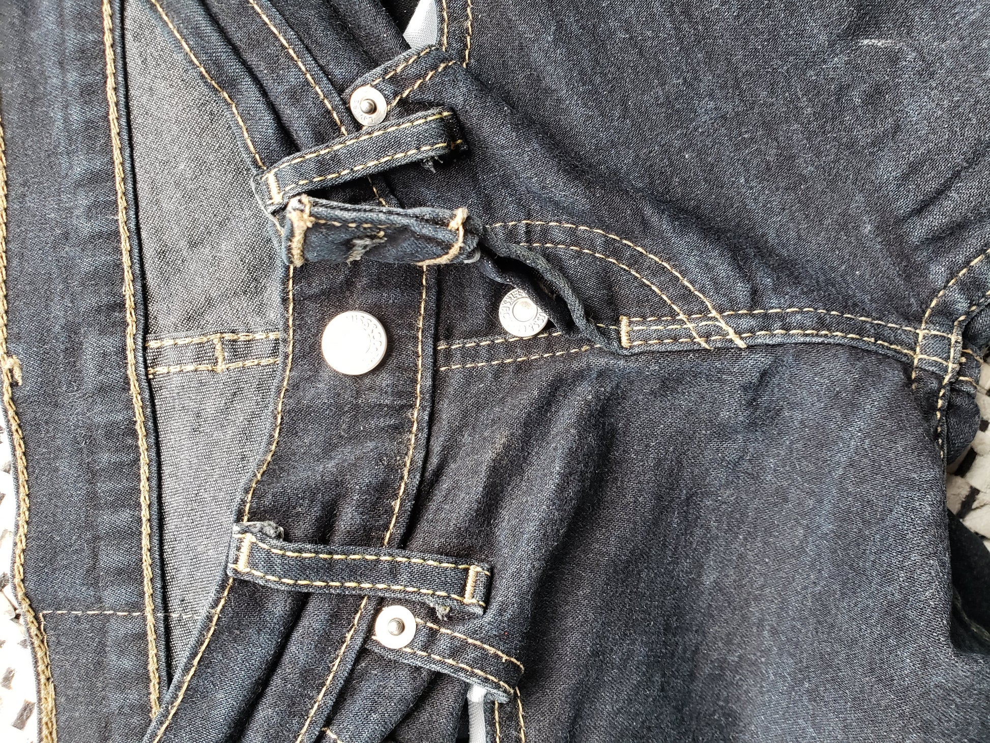 Kingspier Vintage - Levi's  593  27x32 (measures 28x31.5), button fly, deep blue double rinse, 28 x 31 1/2, ride 6.5, cuff width 8.75, Made in Vietnam, 99% cotton, 1% Elastane, Excellent condition