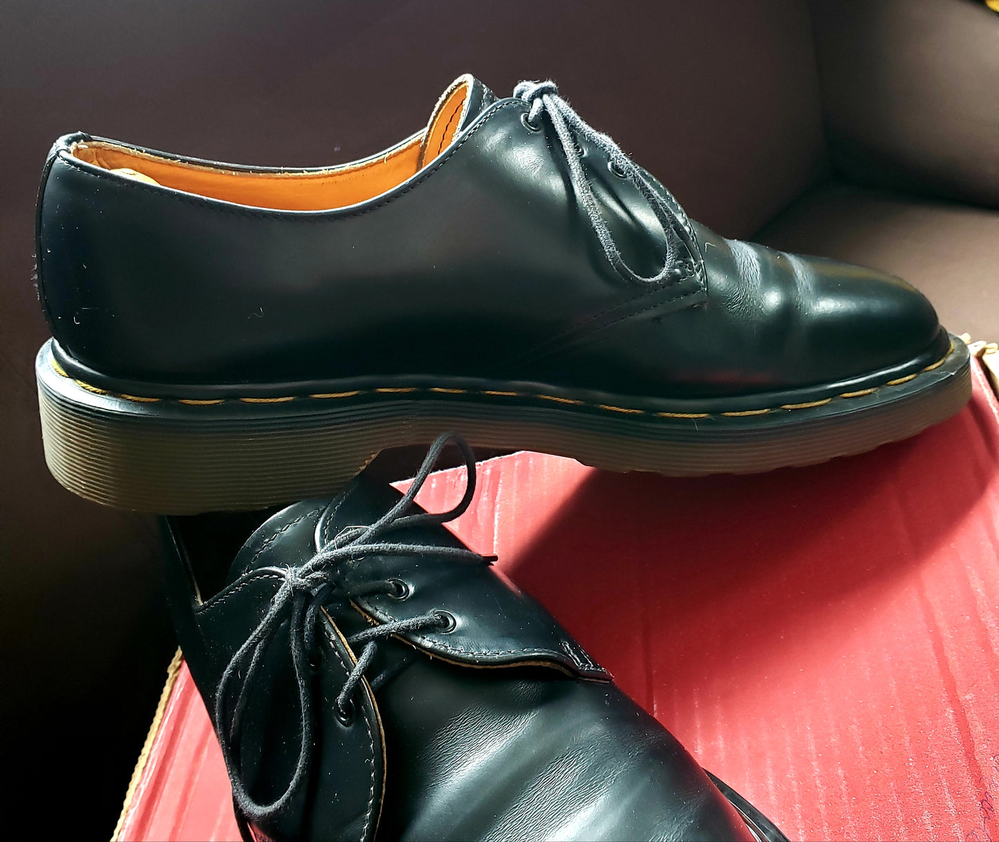 Vintage Circa 1990's B 1461 Z Gibson 4-eyelet Derby Smooth Black Leather Shoes. Made in England. UK size 10. SOLD