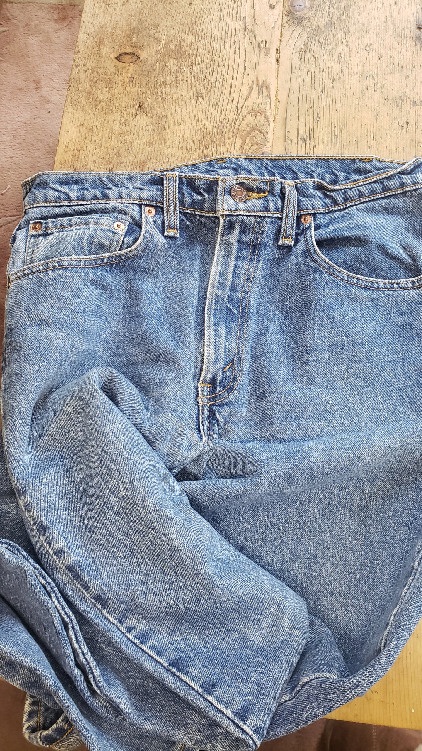 Vintage Levi's 521 31"x33" (tag size 32/32) high rise tapered leg Vintage Red Tab Made in CANADA 100% cotton Excellent condition button stamped # 217