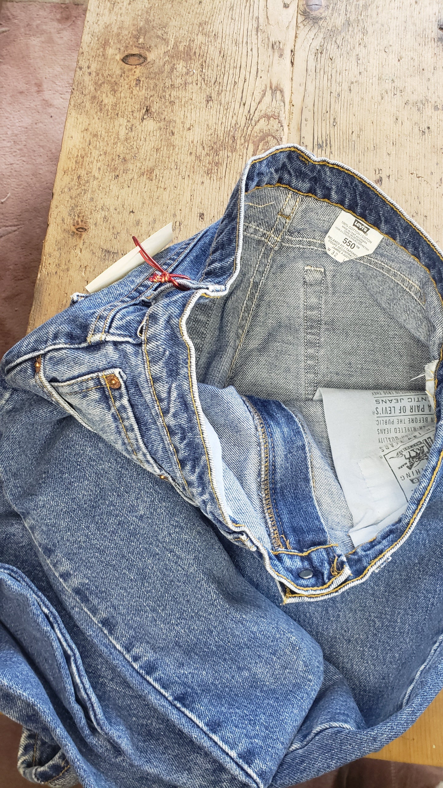 Vintage Levi's 521 31"x33" (tag size 32/32) high rise tapered leg Vintage Red Tab Made in CANADA 100% cotton Excellent condition button stamped # 217