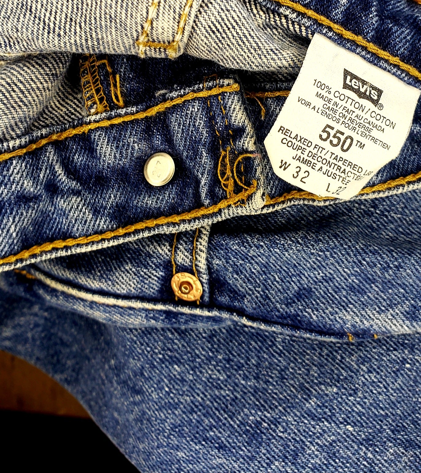 Vintage Levi's 521 31"x33" (tag size 32/32) high rise tapered leg Vintage Red Tab Made in CANADA 100% cotton Excellent condition button stamped # 217