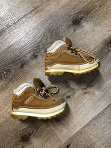 Kingspier Vintage - Faded Glory tan, 4 eyelet leather hiking boots.