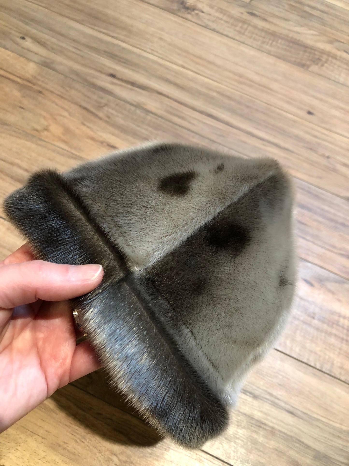 Kingspier Vintage - Vintage Indigenous made natural fur hat.