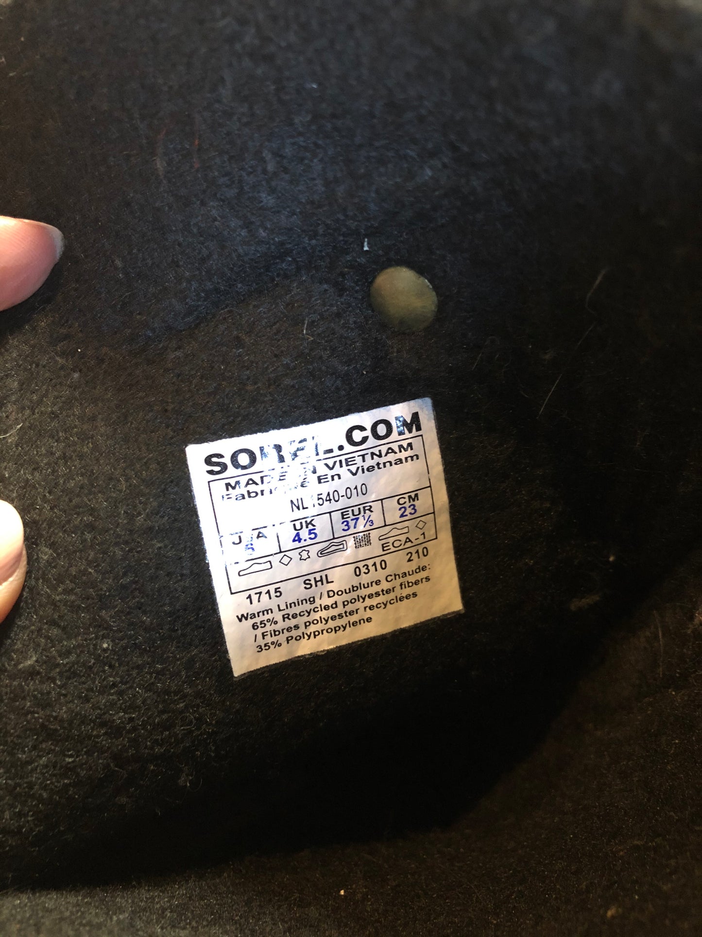 Sorel five eyelet lace up winter storm boots with sheepskin upper, warm recycled polyester blend lining and rubber outsole.
Size 6 US womens
The uppers and soles are in excellent condition.