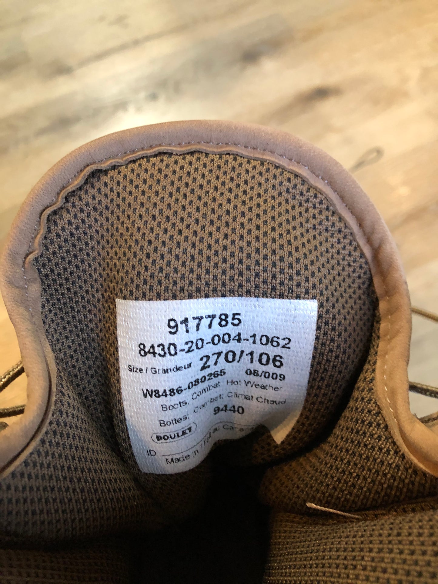 Deadstock Boulet military issue leather desert combat boot with steel toe and mesh lining for hot weather. Sand colour. Made in Canada.
Size 9 US mens
The uppers and soles are in excellent condition. NWOT.