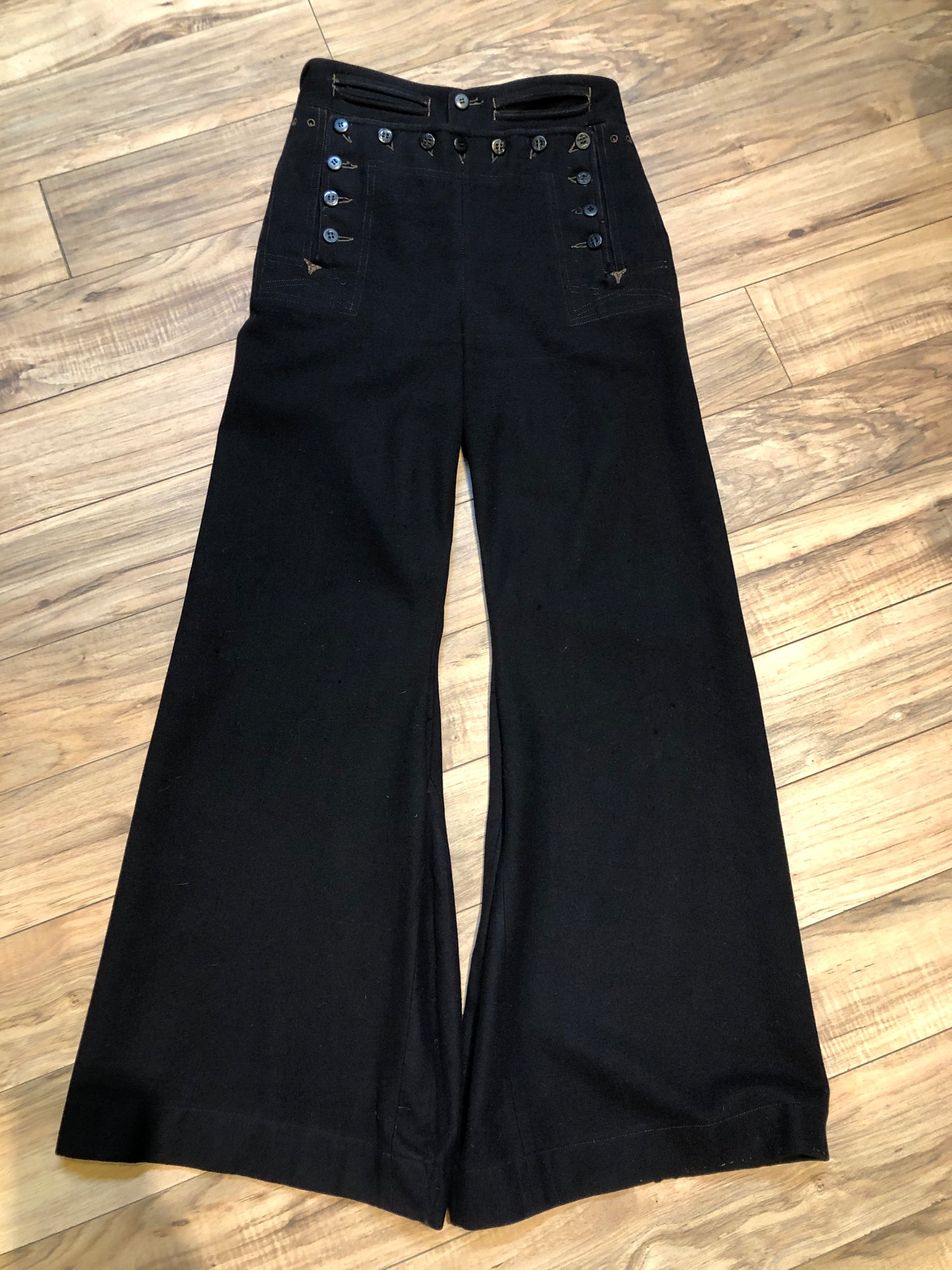 Kingspier Vintage - Vintage US Naval Clothing Factory very rare cracker jack pants with lace up closure in the back and button up front flap, “Boo Laundry” is written on the inside pocket.
Made in USA.