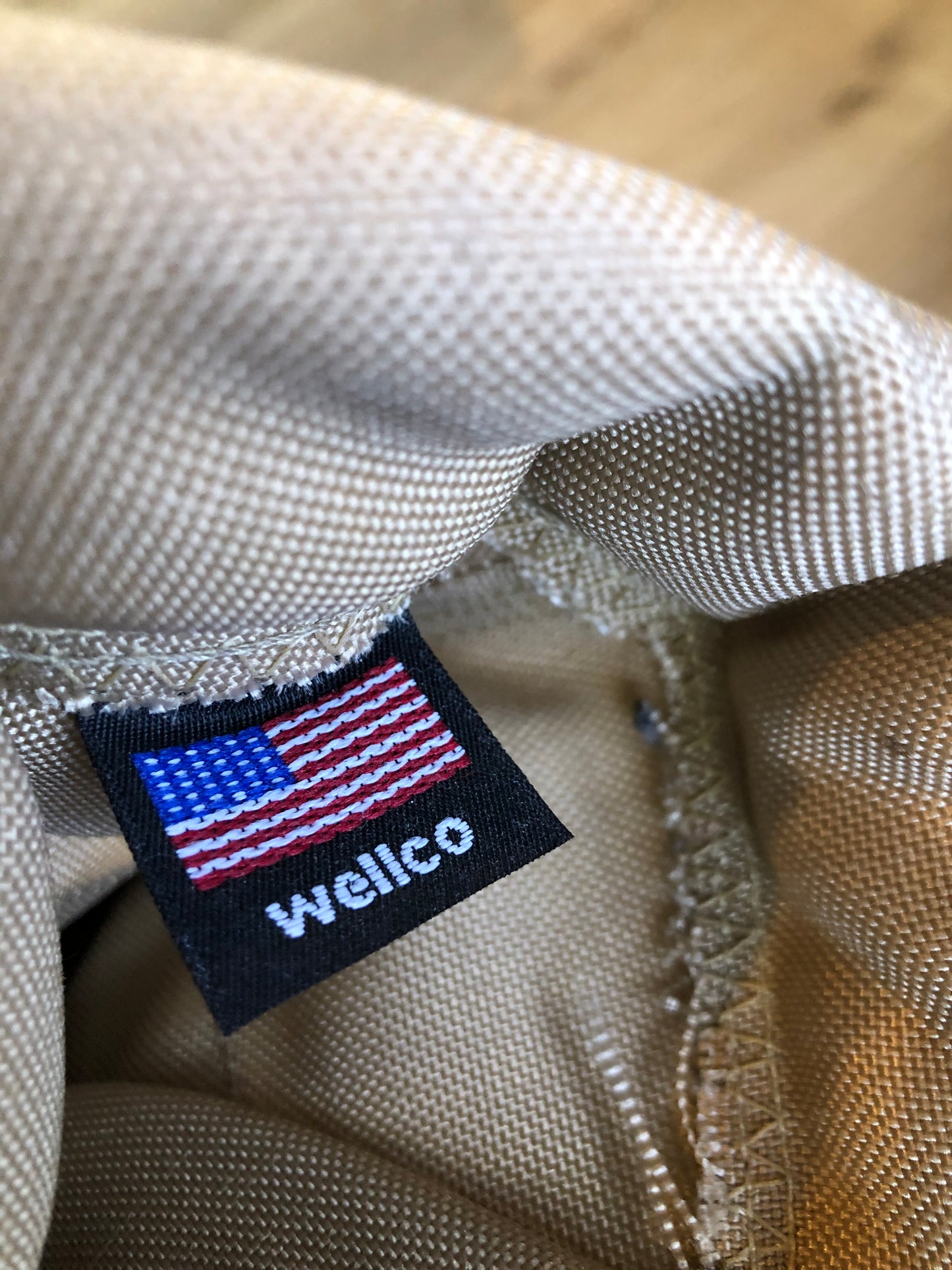 Wellco military issue leather desert combat boot is made for hot climates with padded collar and Vibram soles. Desert tan colour. Made in USA.
Size UK 4,5 ,US 6.5 womens
The uppers and soles are in excellent condition.