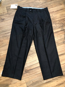 Kingspier Vintage - Vintage Adolfo 100% wool pants with front pleat, straight leg, higher rise, zip fly and front and back pockets.

Size 35.