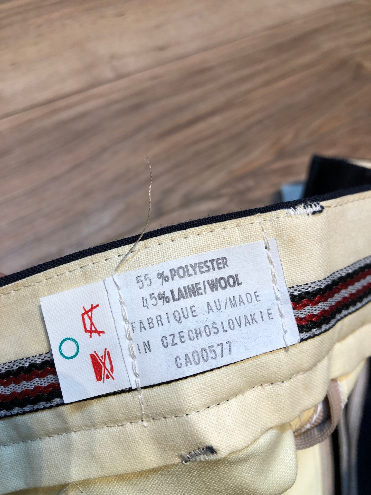 Kingspier Vintage - Vintage deadstock Eaton Birkdale 55% Polyester/ 45% wool dress pants with straight leg, mis rise, zip fly and front and back pockets.
Made in Czechoslovakia
