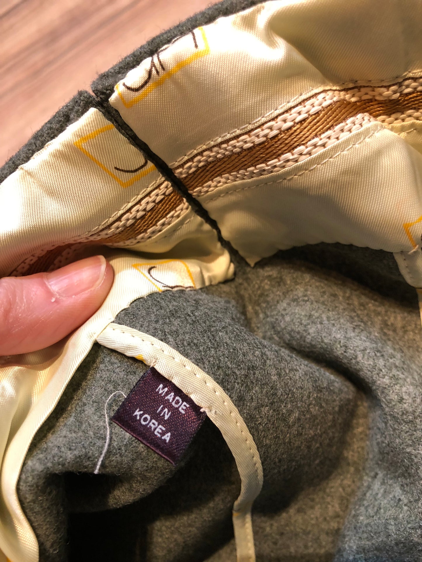 Kingspier Vintage - Vintage Haute Rive wool blend (90% wool/ 10% nylon) dress pants with front pleats, zip fly, mid rise, flared leg and two front pockets.
Made in Korea.
