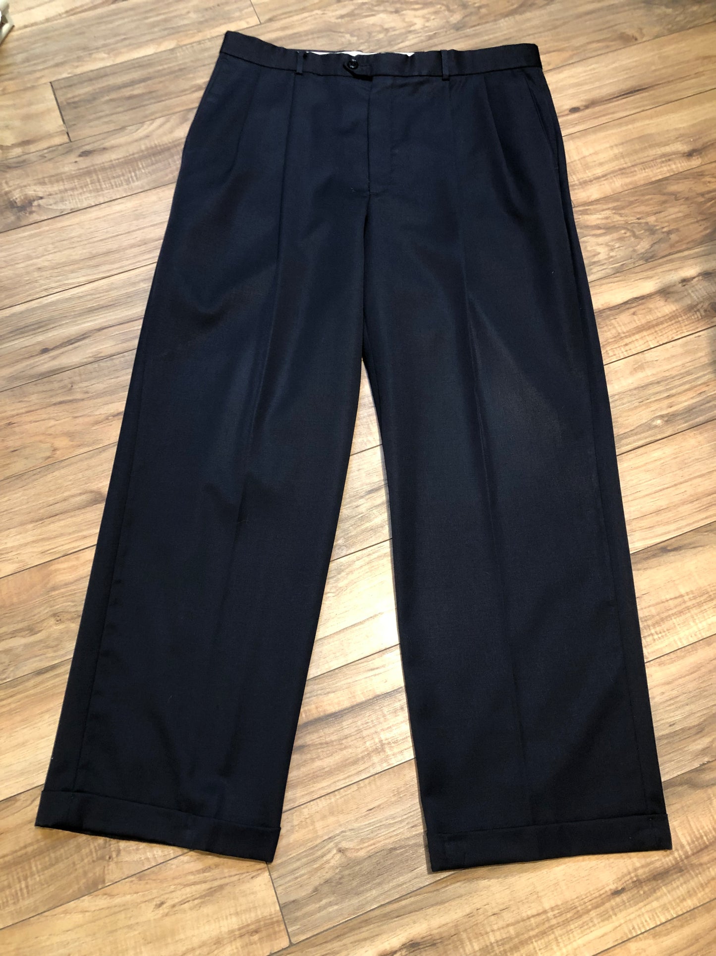 Kingspier Vintage - Vintage wool blend (fibres unknown) trousers with zip fly, straight leg, mid rise and front and back pockets,
Size 36.
