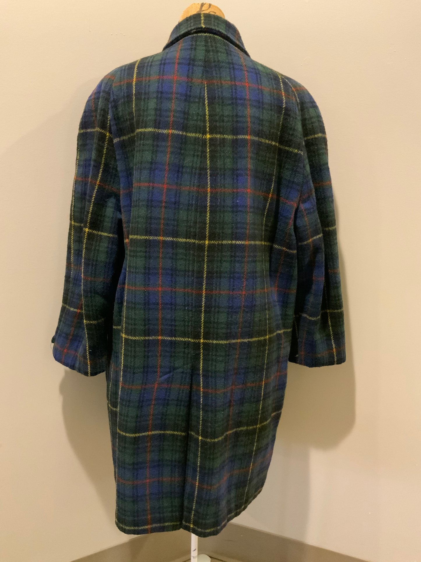 Kingspier Vintage - This coat features a striking colour combination of royal blue, green, yellow, red and black plaid. It is a wool blend shell with button closures, front pockets and bright orange lining. It fits a size large.