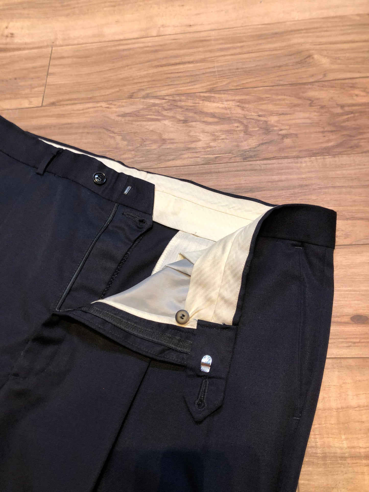 Kingspier Vintage - Vintage wool blend (fibres unknown) trousers with zip fly, straight leg, mid rise and front and back pockets,
Size 36.