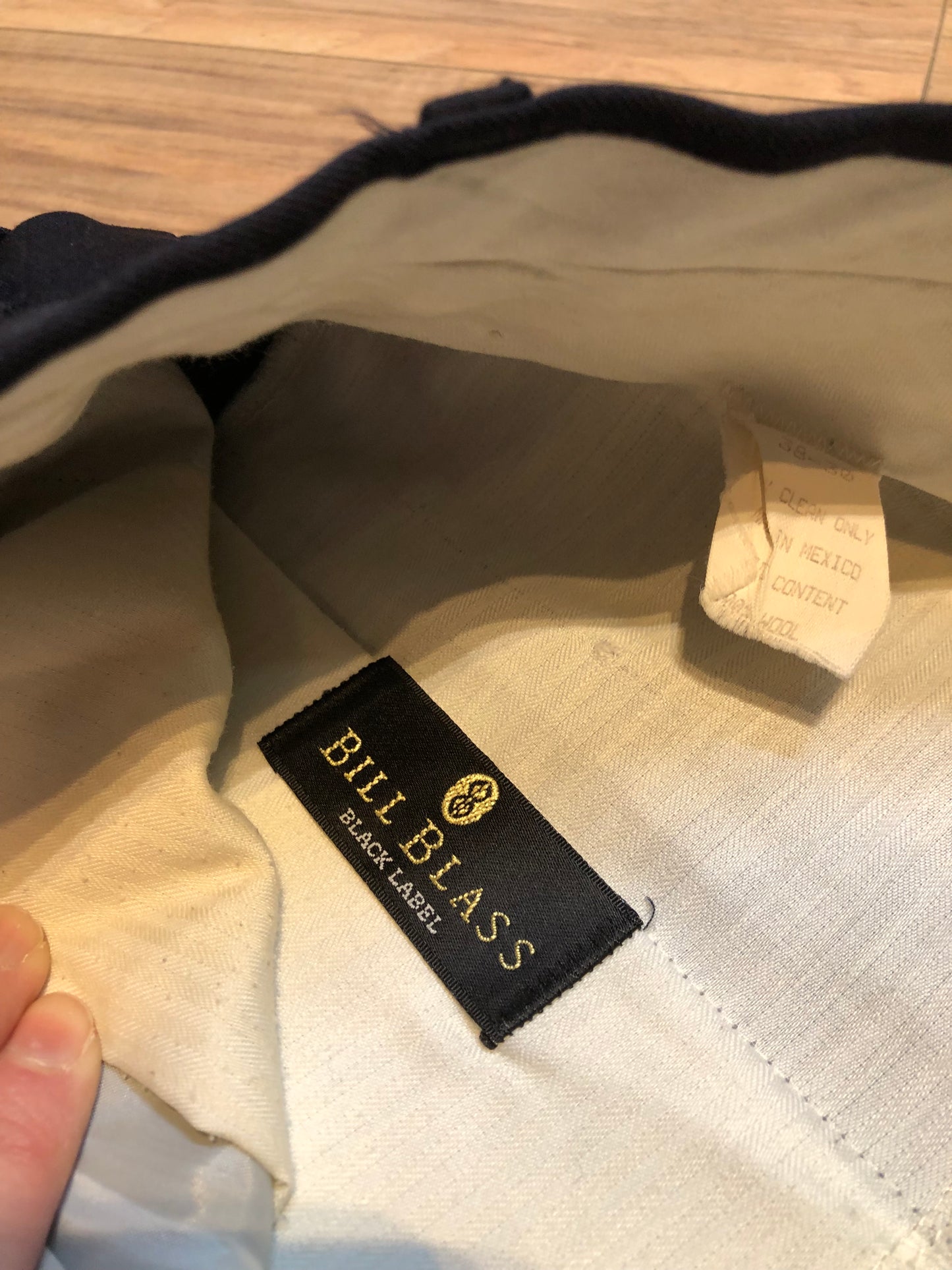 Kingspier Vintage - Vintage wool blend (fibres unknown) trousers with zip fly, straight leg, mid rise and front and back pockets,
Size 36.