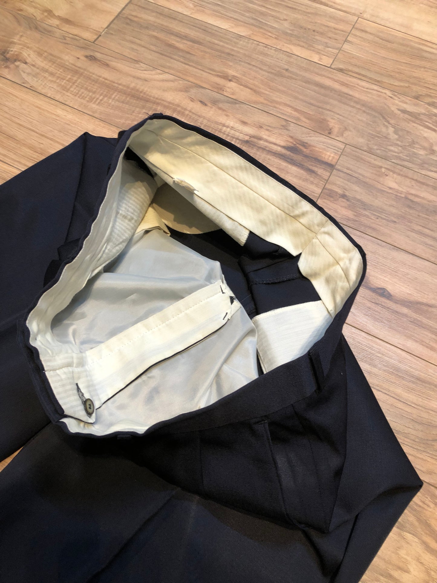 Kingspier Vintage - Vintage wool blend (fibres unknown) trousers with zip fly, straight leg, mid rise and front and back pockets,
Size 36.