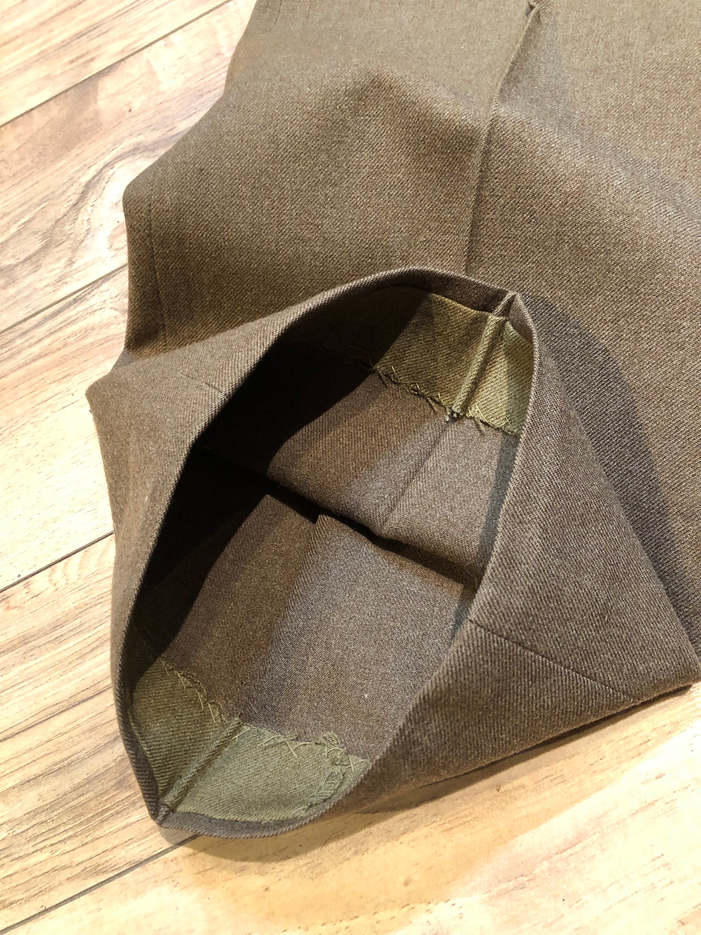 Kingspier Vintage - Vintage 1945 US Army Issue Wool Field Trousers with button fly, straight leg and front and back pockets.
Made in USA.