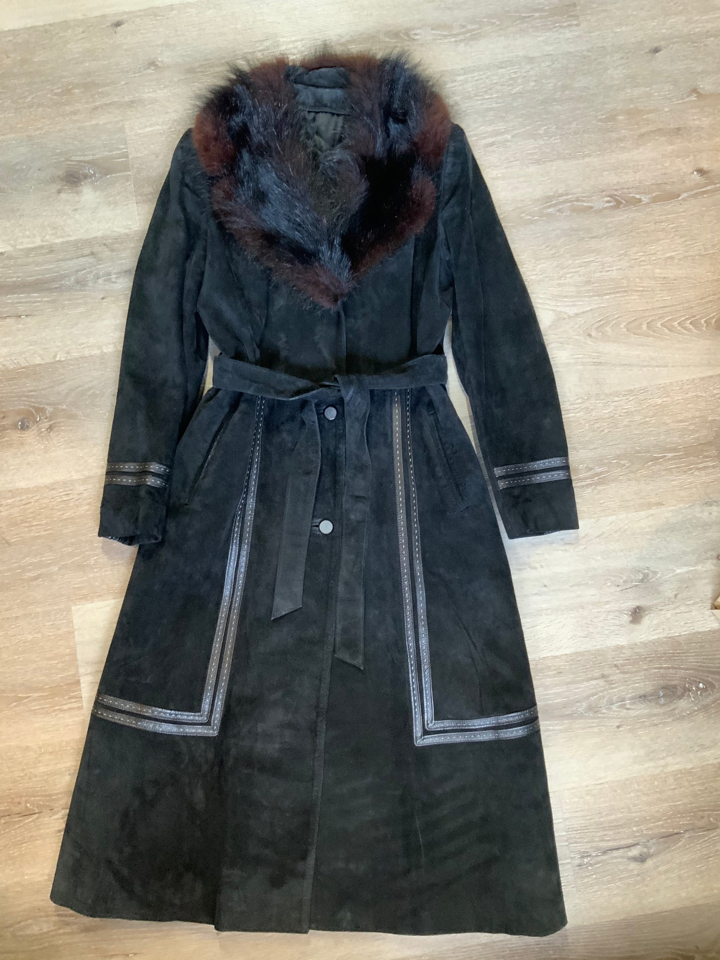 Kingspier Vintage - Jeno de Paris 1970’s black suede full length coat with black leather detailing and mahogany coloured fur collar. This coat features front pockets, button closures, a belt and a quilted lining. Made in Montreal.