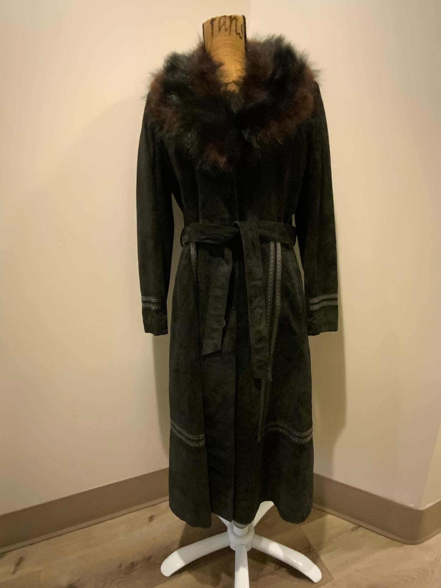 Kingspier Vintage - Jeno de Paris 1970’s black suede full length coat with black leather detailing and mahogany coloured fur collar. This coat features front pockets, button closures, a belt and a quilted lining. Made in Montreal.