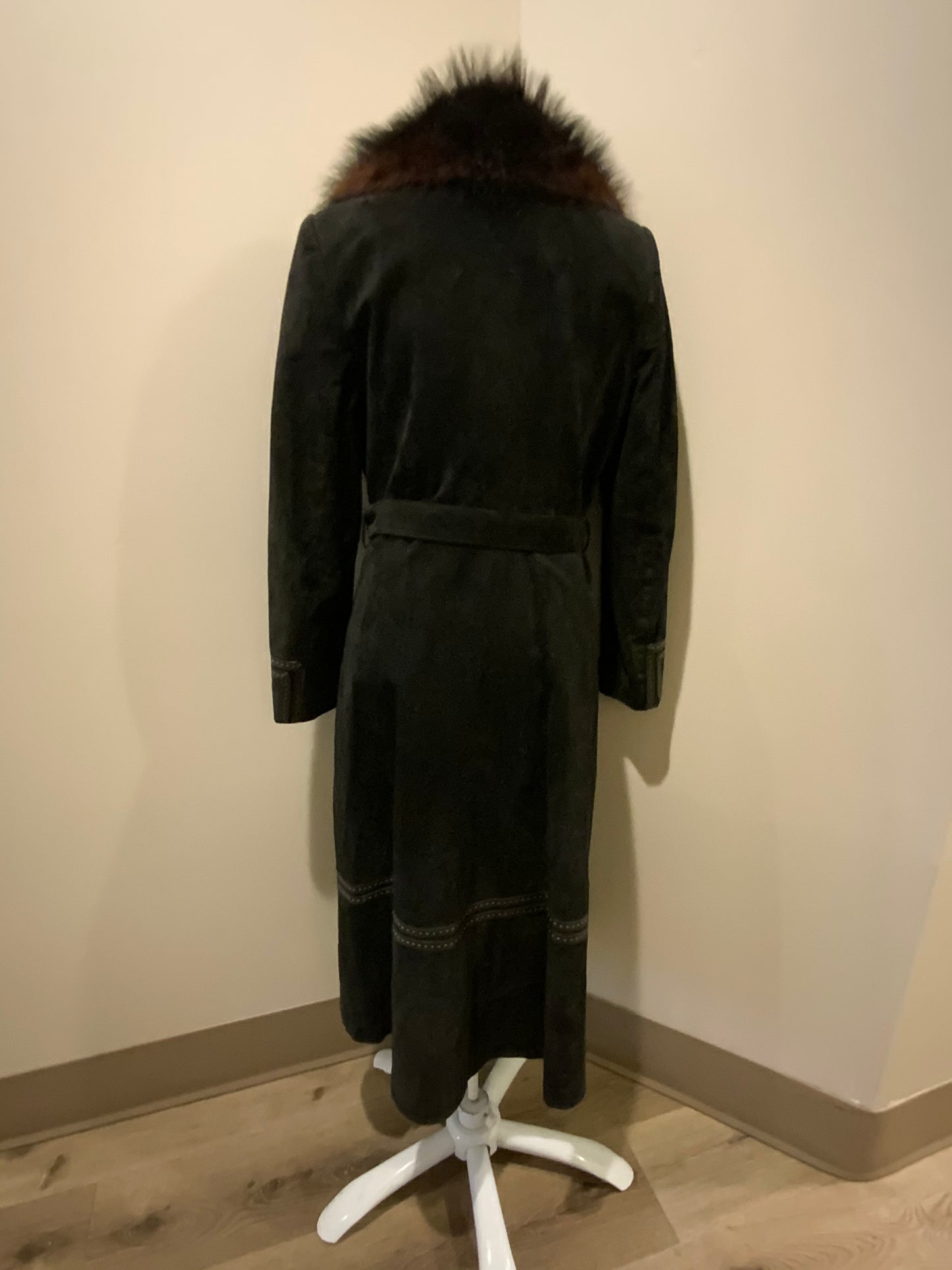 Kingspier Vintage - Jeno de Paris 1970’s black suede full length coat with black leather detailing and mahogany coloured fur collar. This coat features front pockets, button closures, a belt and a quilted lining. Made in Montreal.