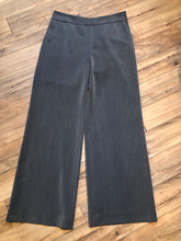 Load image into Gallery viewer, Kingspier Vintage - Periphery wide leg pants with stretch (72% polyester/ 22% rayon/ 6% spandex) with high rise and two front pockets.

Made in Canada.
Size 12.
