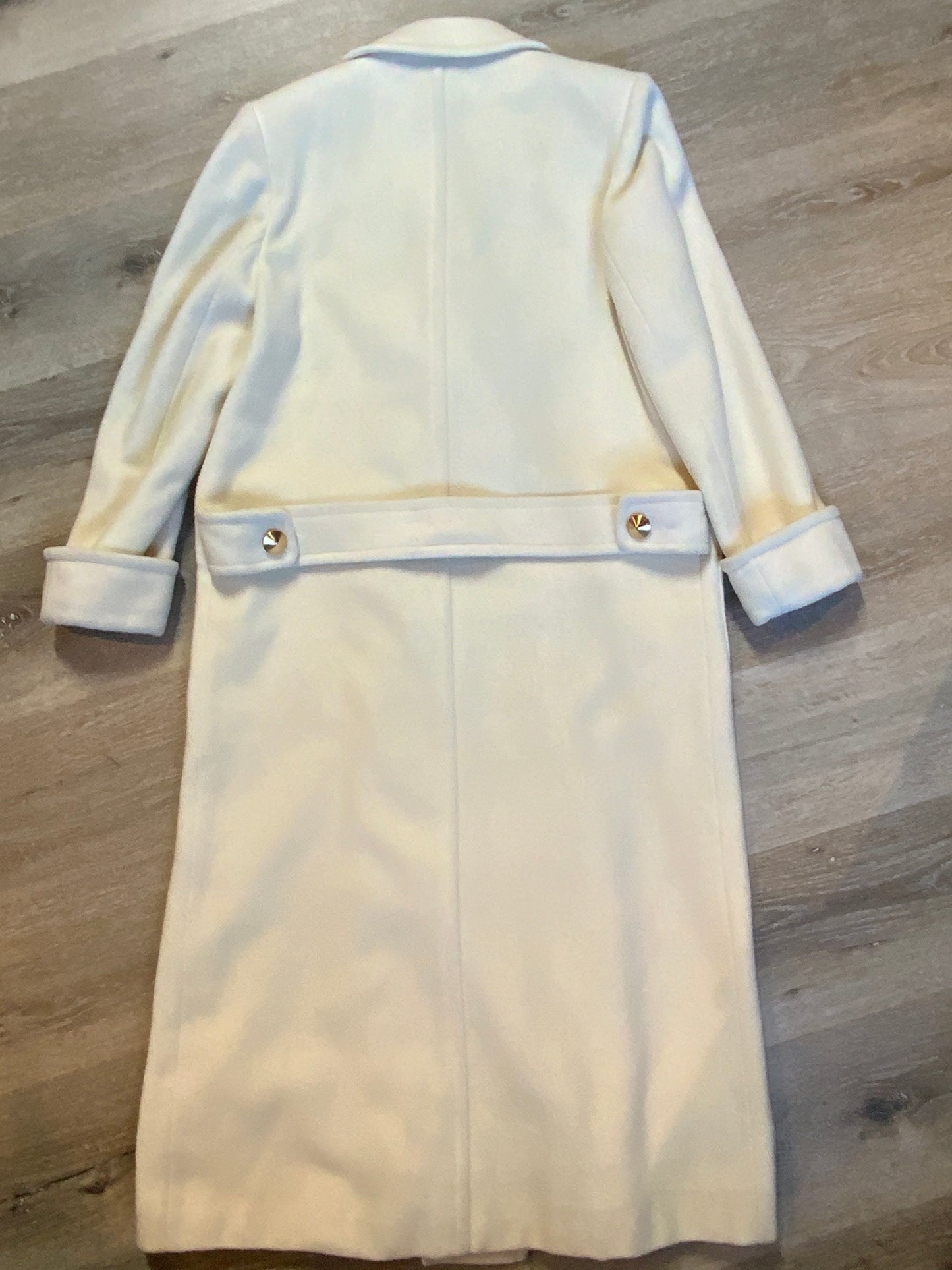 Kingspier Vintage - Raffinati 1980’s double breasted wool blend coat in cream. This coat features unique gold buttons in front, front pockets and a belt in the back. Fits a size 8.