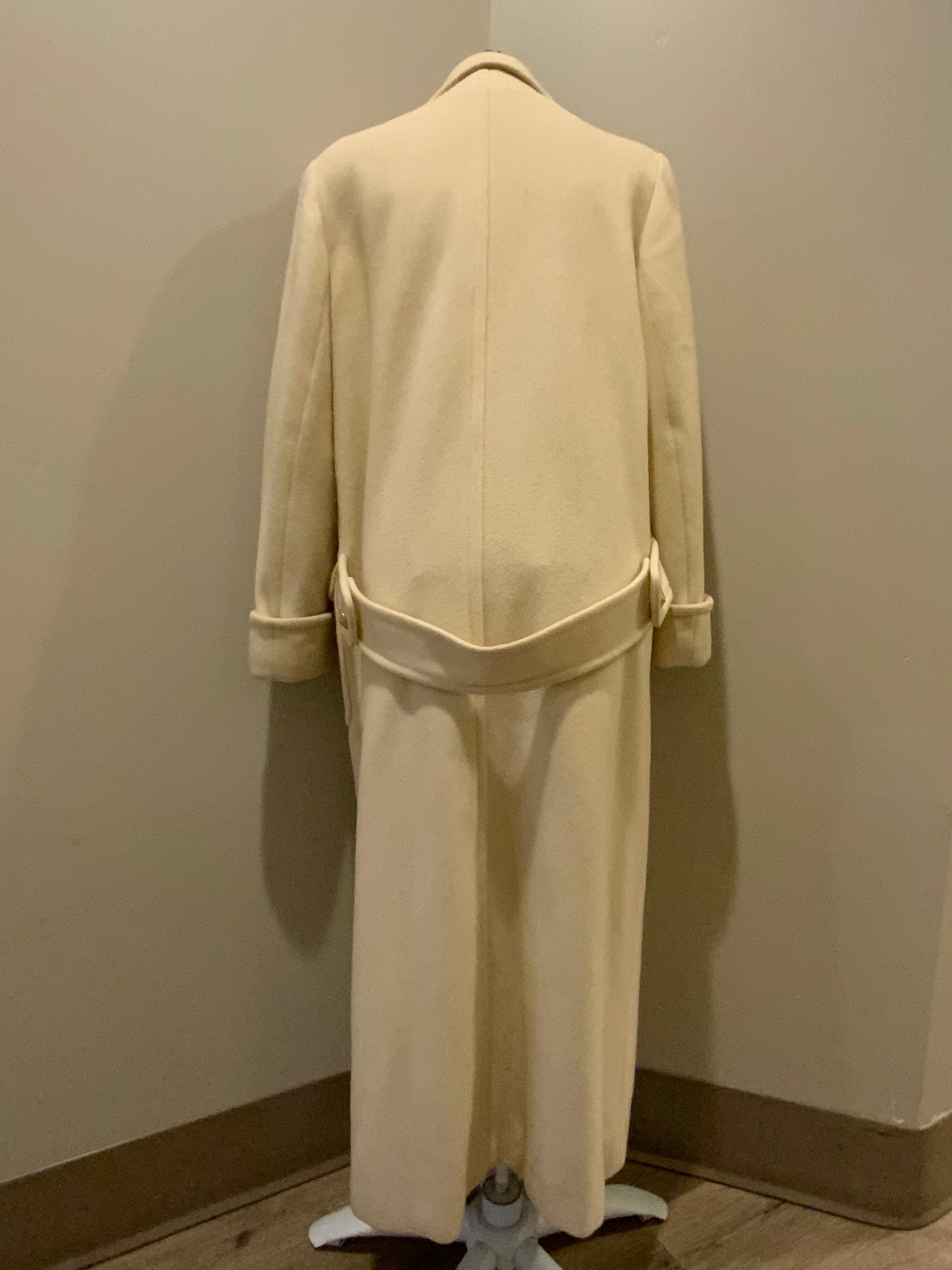 Kingspier Vintage - Raffinati 1980’s double breasted wool blend coat in cream. This coat features unique gold buttons in front, front pockets and a belt in the back. Fits a size 8.