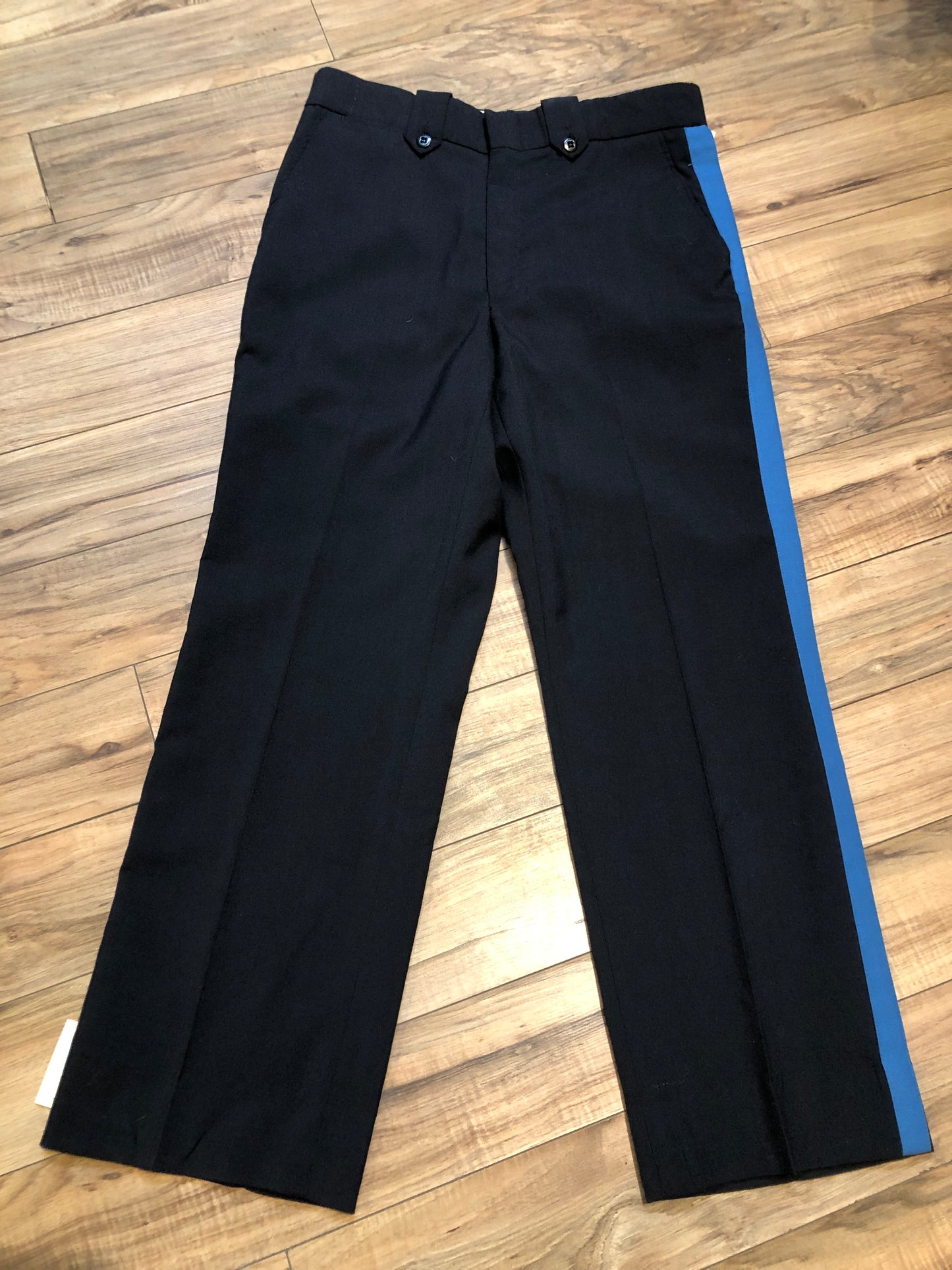 Kingspier Vintage - Vintage 90’s Aero Mode uniform pants in navy with blue stripe, zip fly, mid rise, straight leg and pockets in the front and back.
Made in Canada.