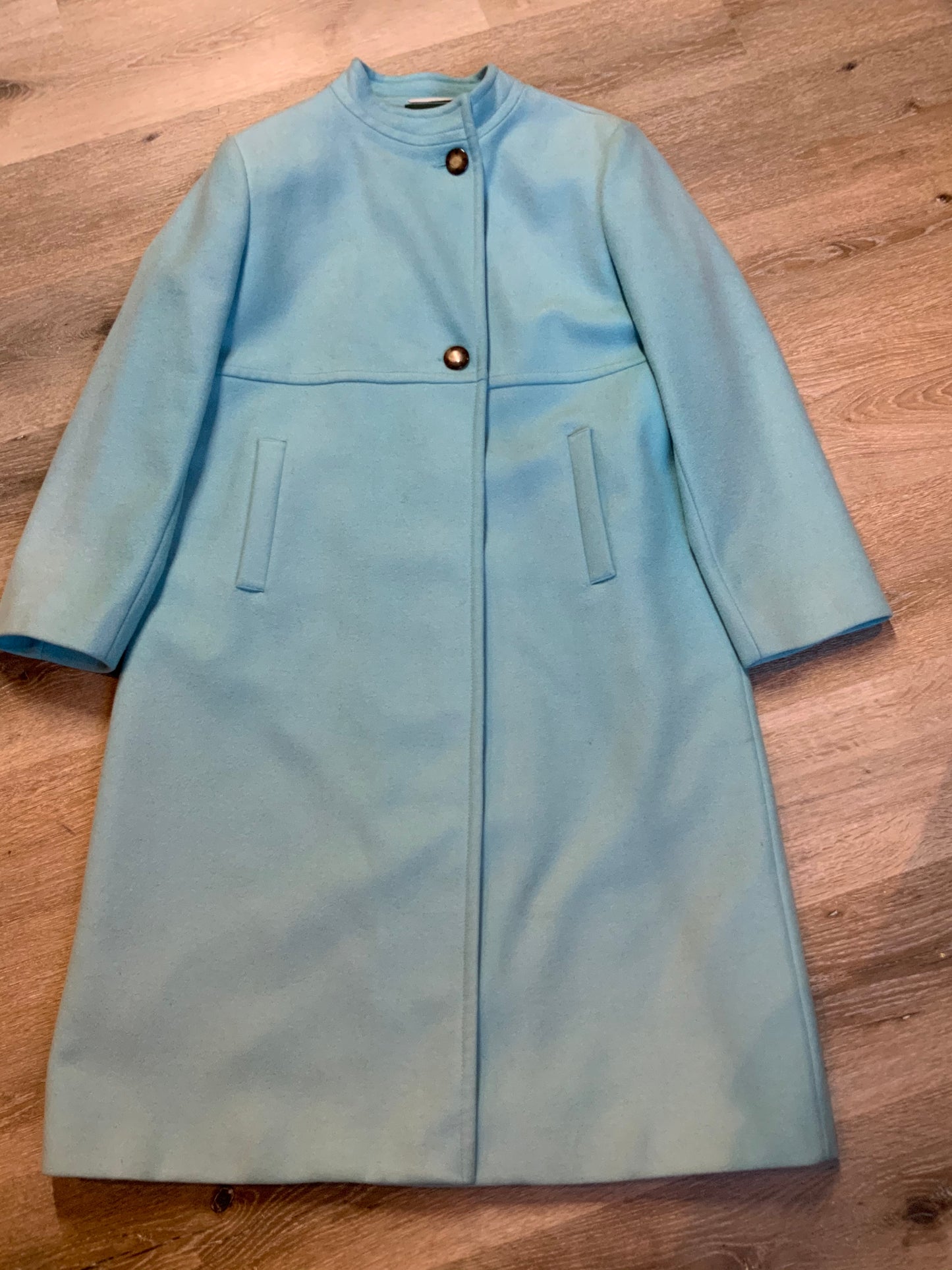 Kingspier Vintage - Harve Benard by Benard Holtzman light blue wool blend double breasted coat with two lovely brown front button closures and flat front pockets. Lining is off white with a fun hot pink trim. Made in Balarus. Size 16 but fits small.