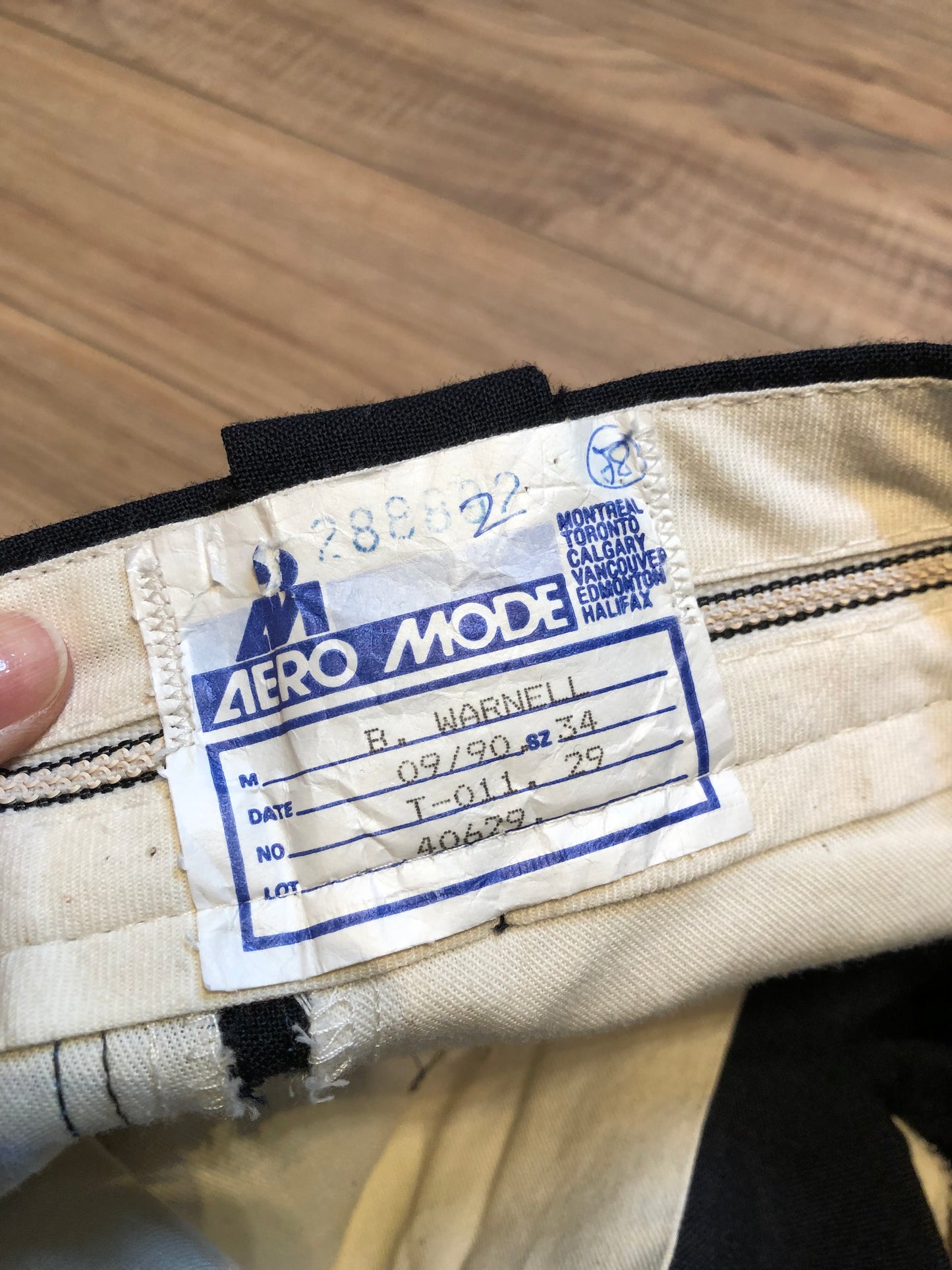 Kingspier Vintage - Vintage 90’s Aero Mode uniform pants in navy with blue stripe, zip fly, mid rise, straight leg and pockets in the front and back.
Made in Canada.
