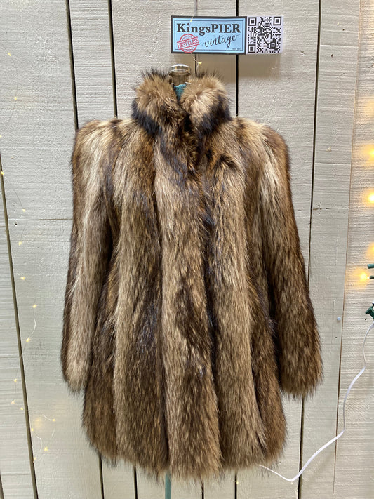 Kingspier Vintage - Vintage Greenwich Furs light brown fur coat with hook and eye closures and two front pockets.
Made in USA