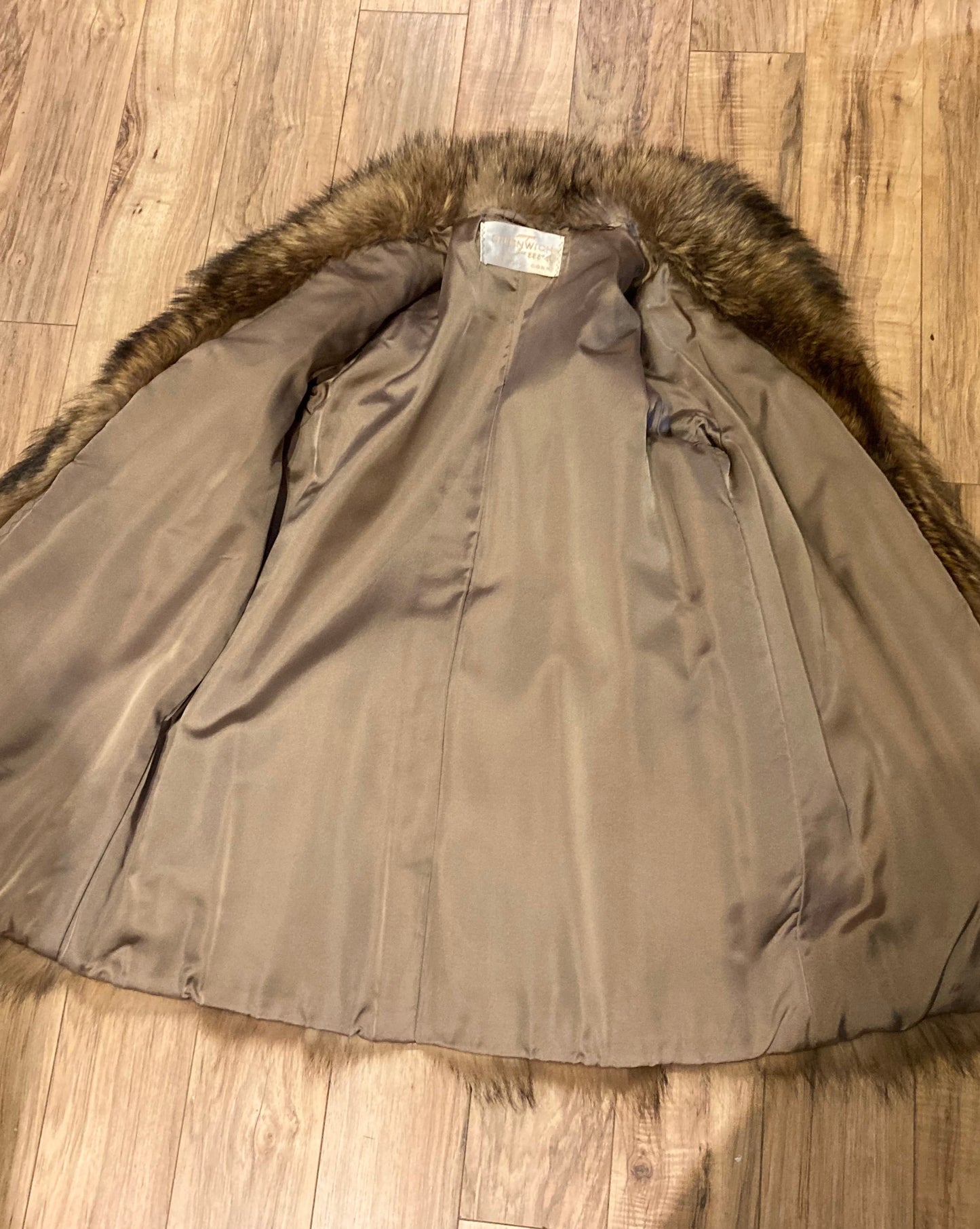 Kingspier Vintage - Vintage Greenwich Furs light brown fur coat with hook and eye closures and two front pockets.
Made in USA