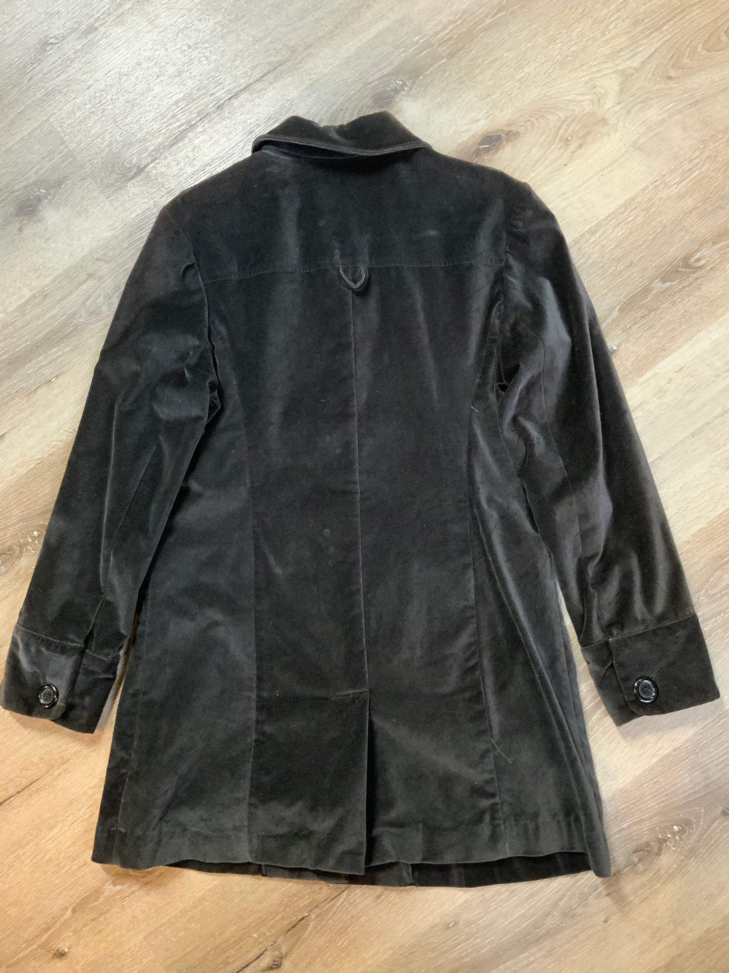 Kingspier Vintage - Mossimo dark brown velvet car coat with decorative buttons, snap closures and flap pockets. Fits a size large.