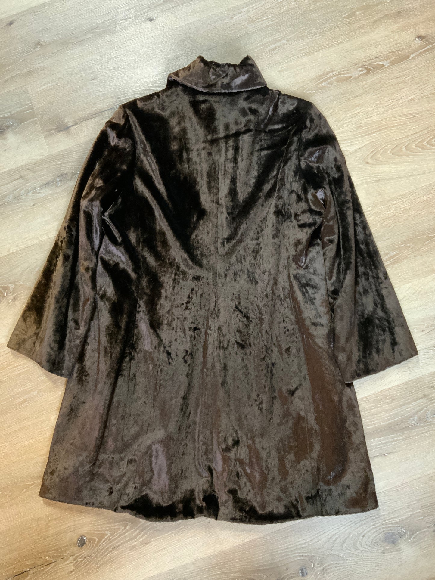 Kingspier Vintage - Isda & Co dark brown car coat with buttons, front welt pockets and two inside pockets. Fits a size 1.
