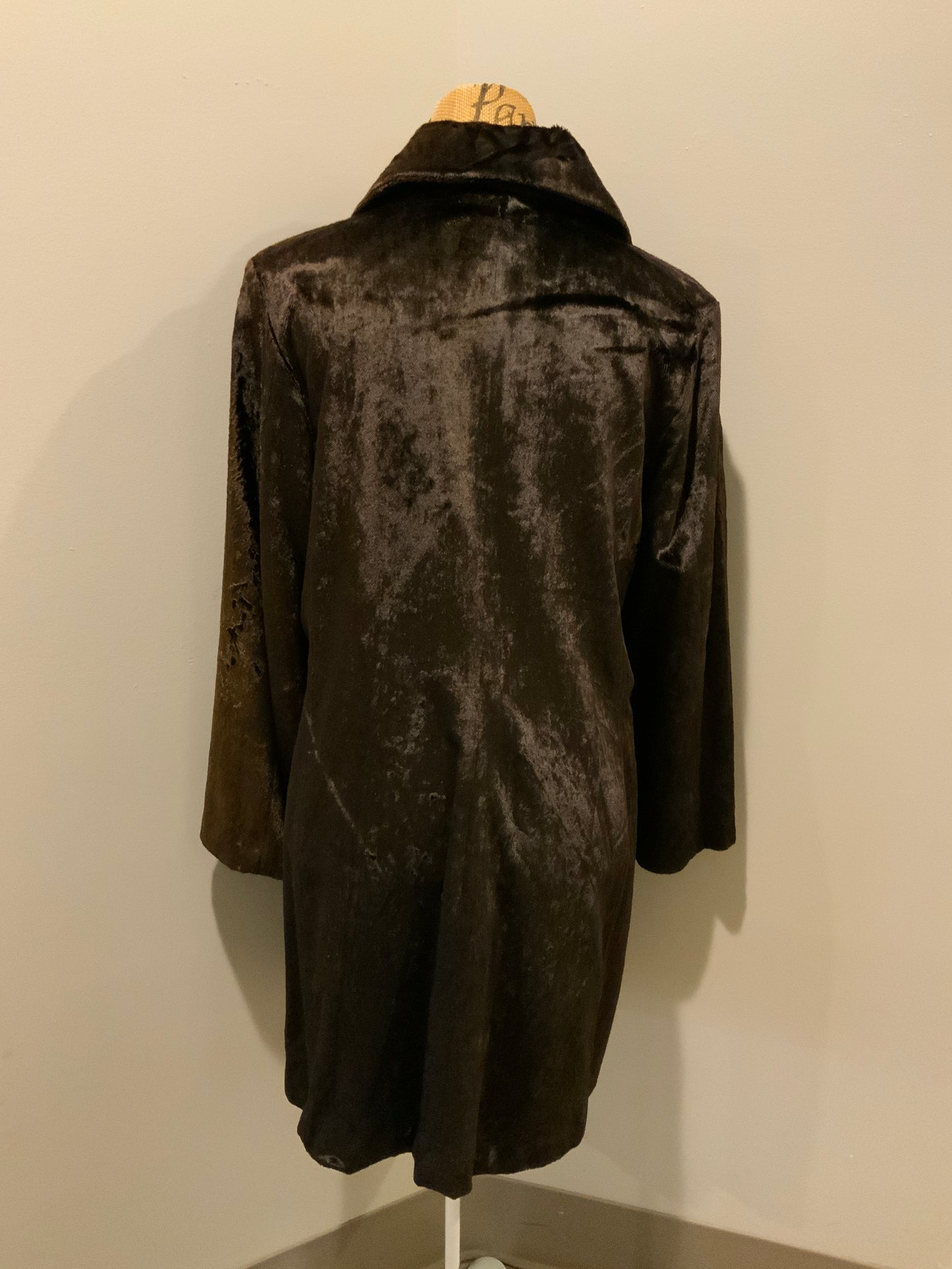 Kingspier Vintage - Isda & Co dark brown car coat with buttons, front welt pockets and two inside pockets. Fits a size 1.