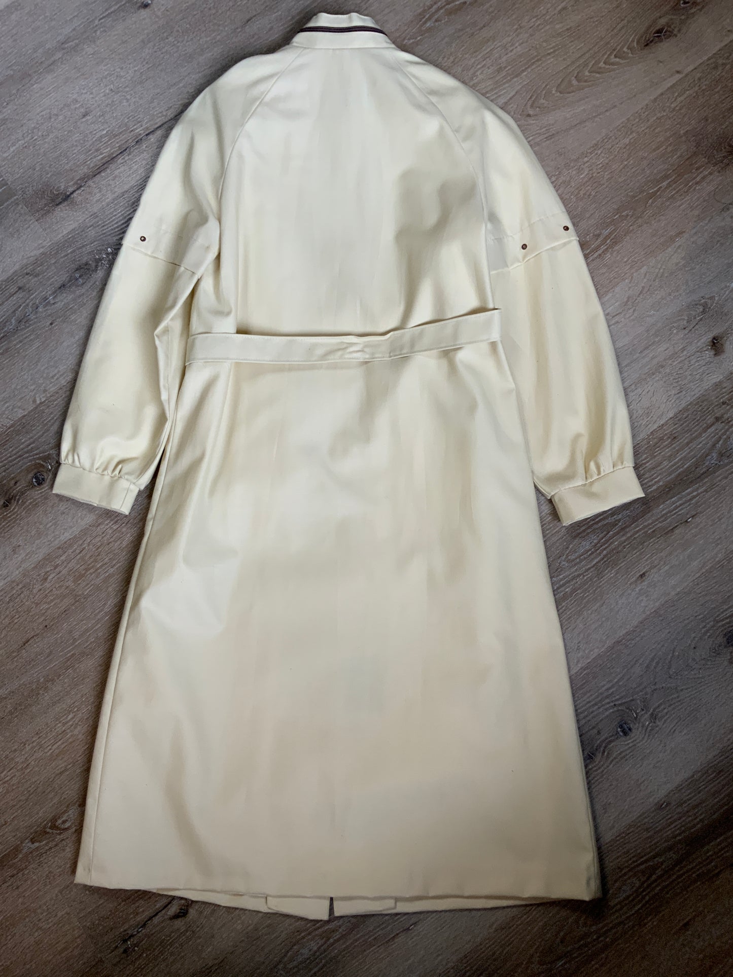 Kingspier Vintage - Westfield single breasted trench coat in cream with belt, snap closures, welt pockets and zip detail in collar. Made in Winnipeg, Canada. NWT, Size 8.