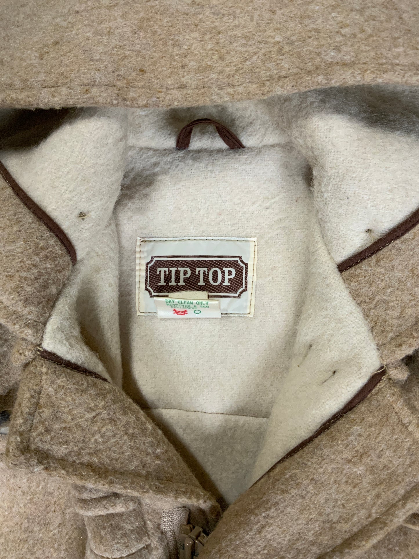 Kingspier Vintage - Tip Top beige textured wool duffle coat with hood, zipper, wooden toggles and flap pockets. Size 38.