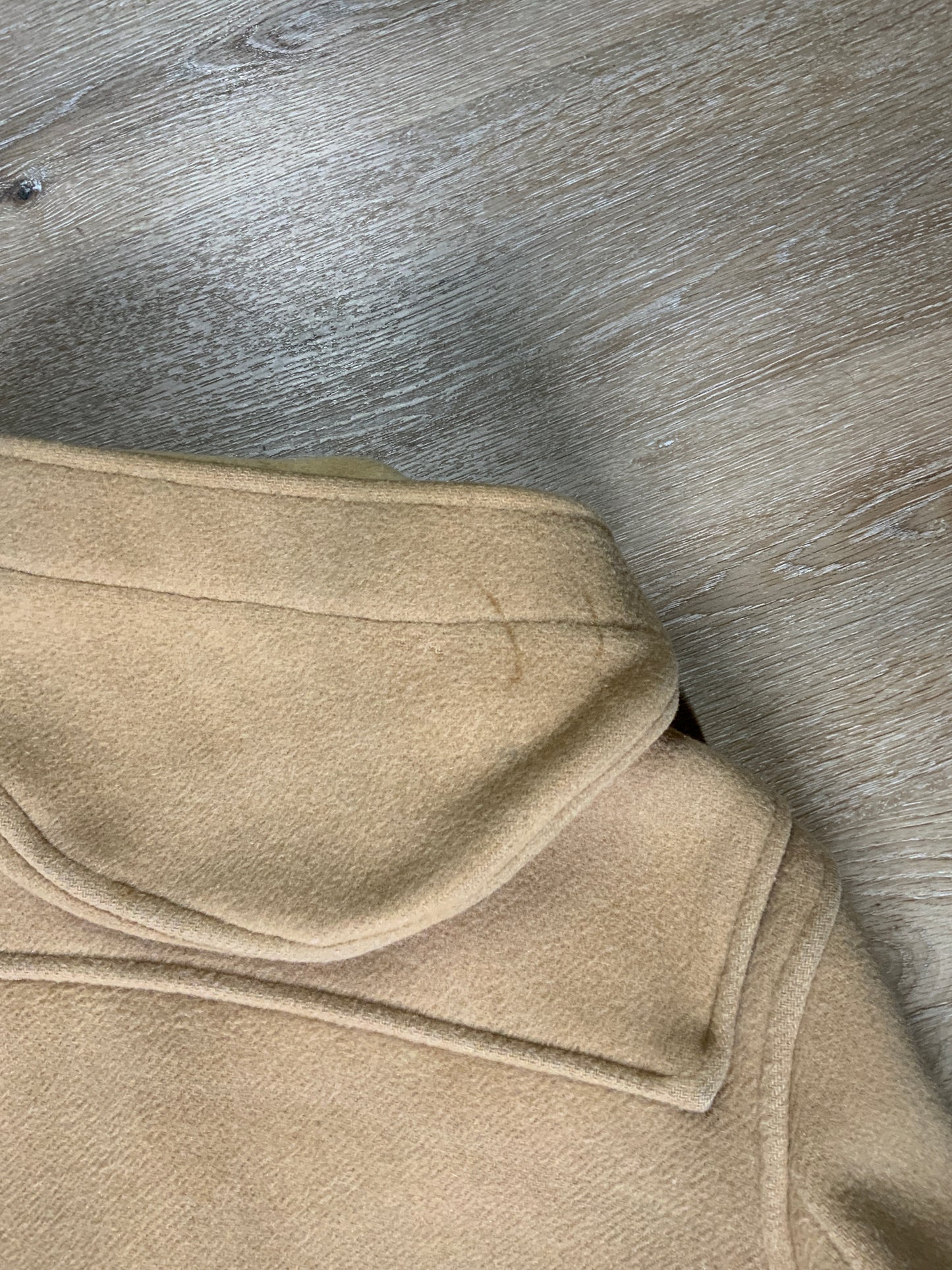 Kingspier Vintage - Gloverall tan wool duffle coat with hood, zipper, wooden toggles and flap pockets. Made in England. Size 42.