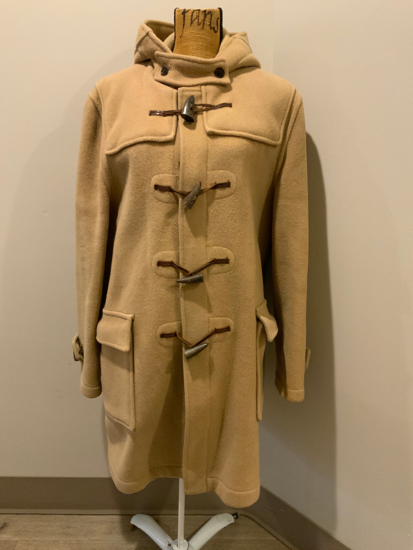 Kingspier Vintage - Gloverall tan wool duffle coat with hood, zipper, wooden toggles and flap pockets. Made in England. Size 50L.