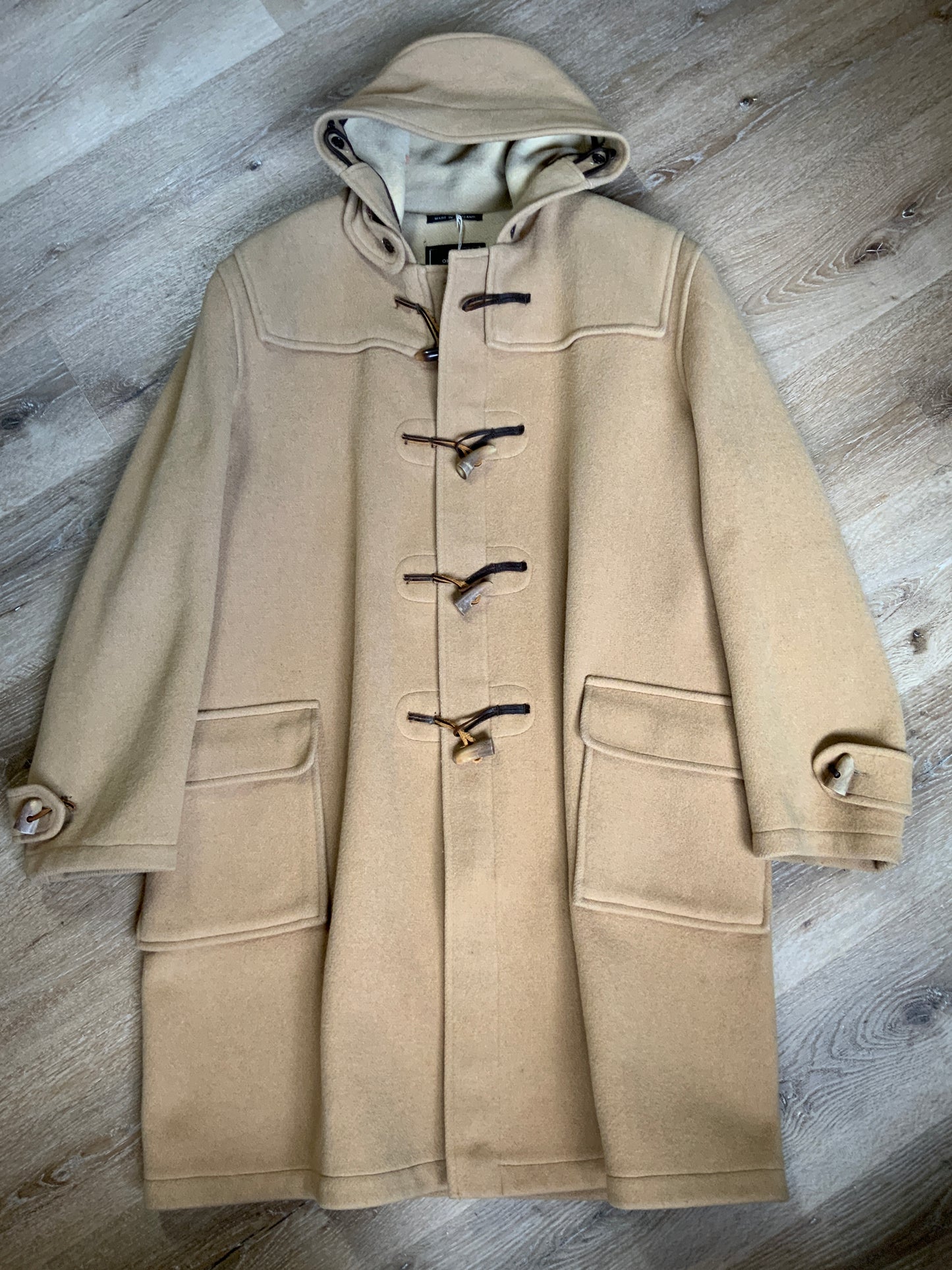 Kingspier Vintage - Gloverall tan wool duffle coat with hood, zipper, wooden toggles and flap pockets. Made in England. Size 50L.